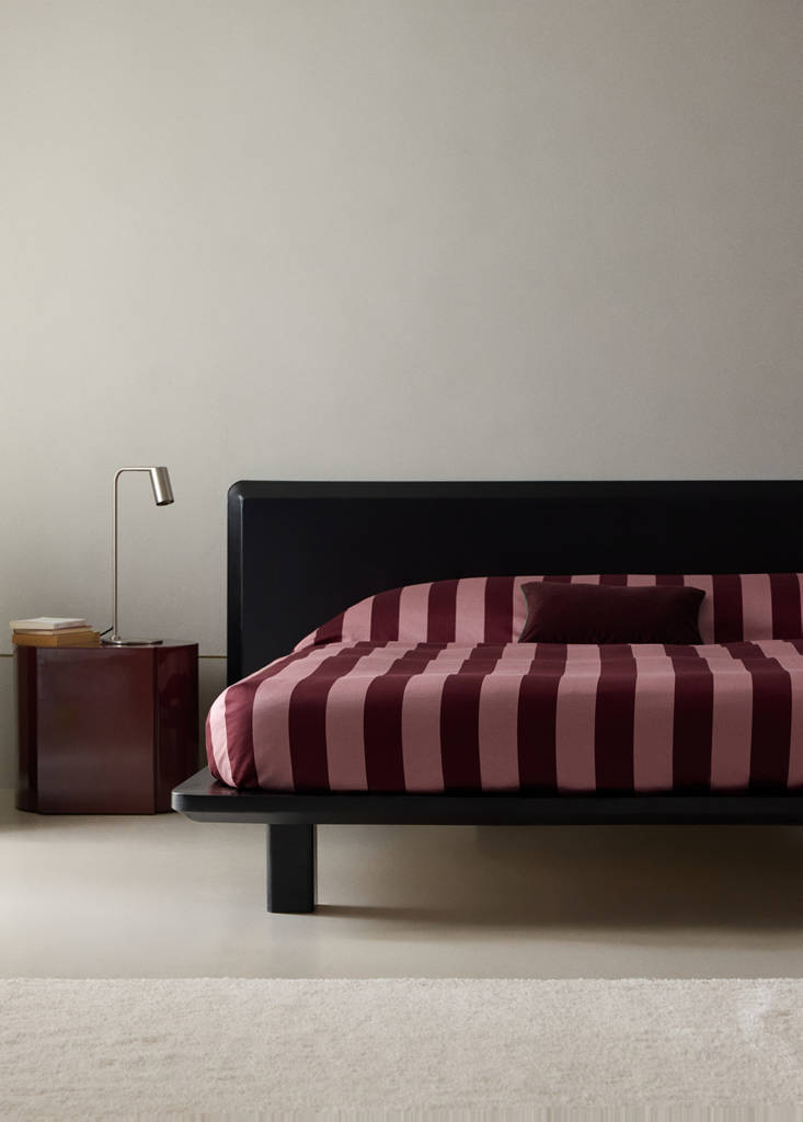 Wide-striped watercolour duvet cover for a 90 cm bed — Maroon