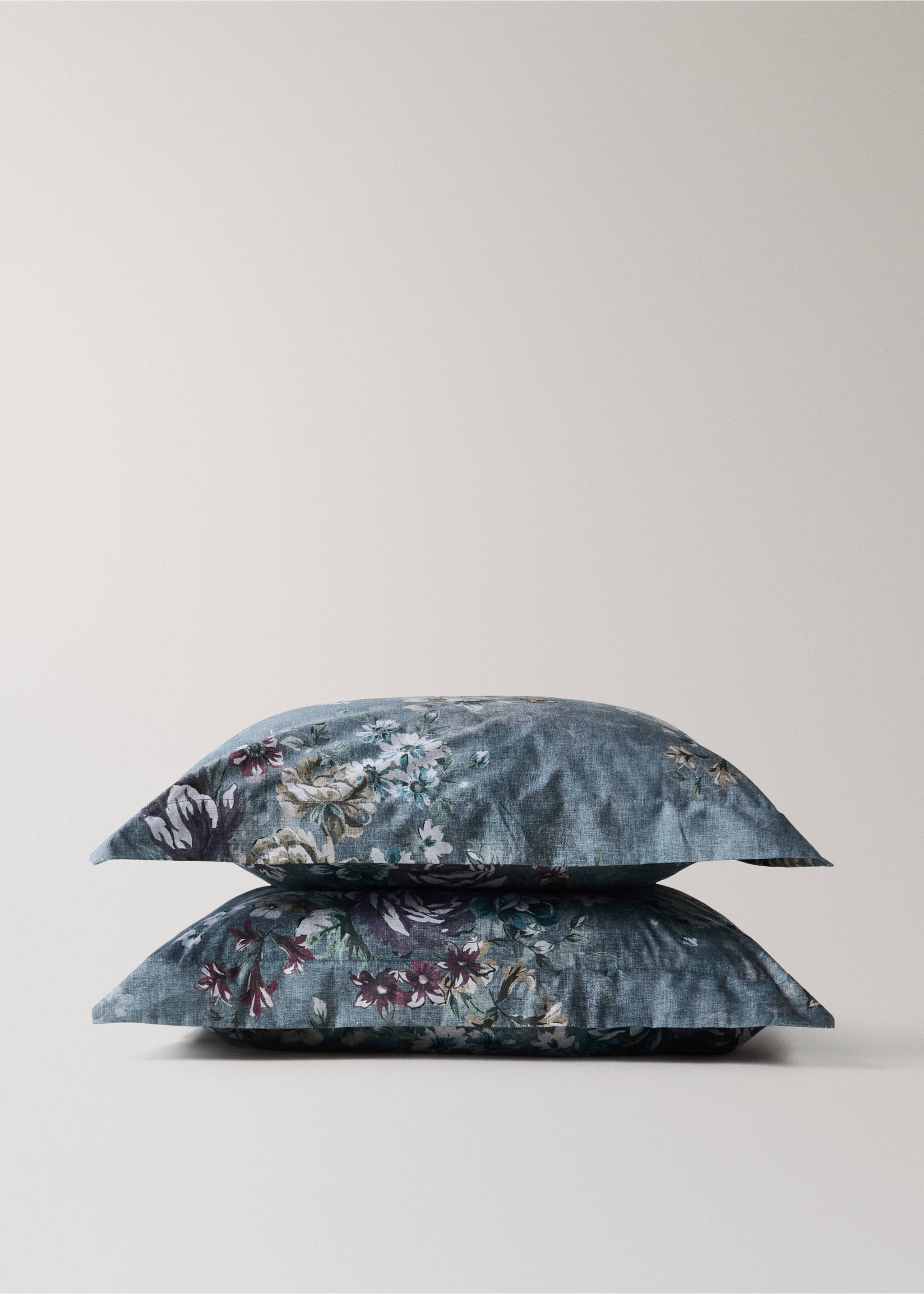 Grey-blue floral print pillowcase with detailed botanical pattern., Forest Green. Ref: 37014110-00.