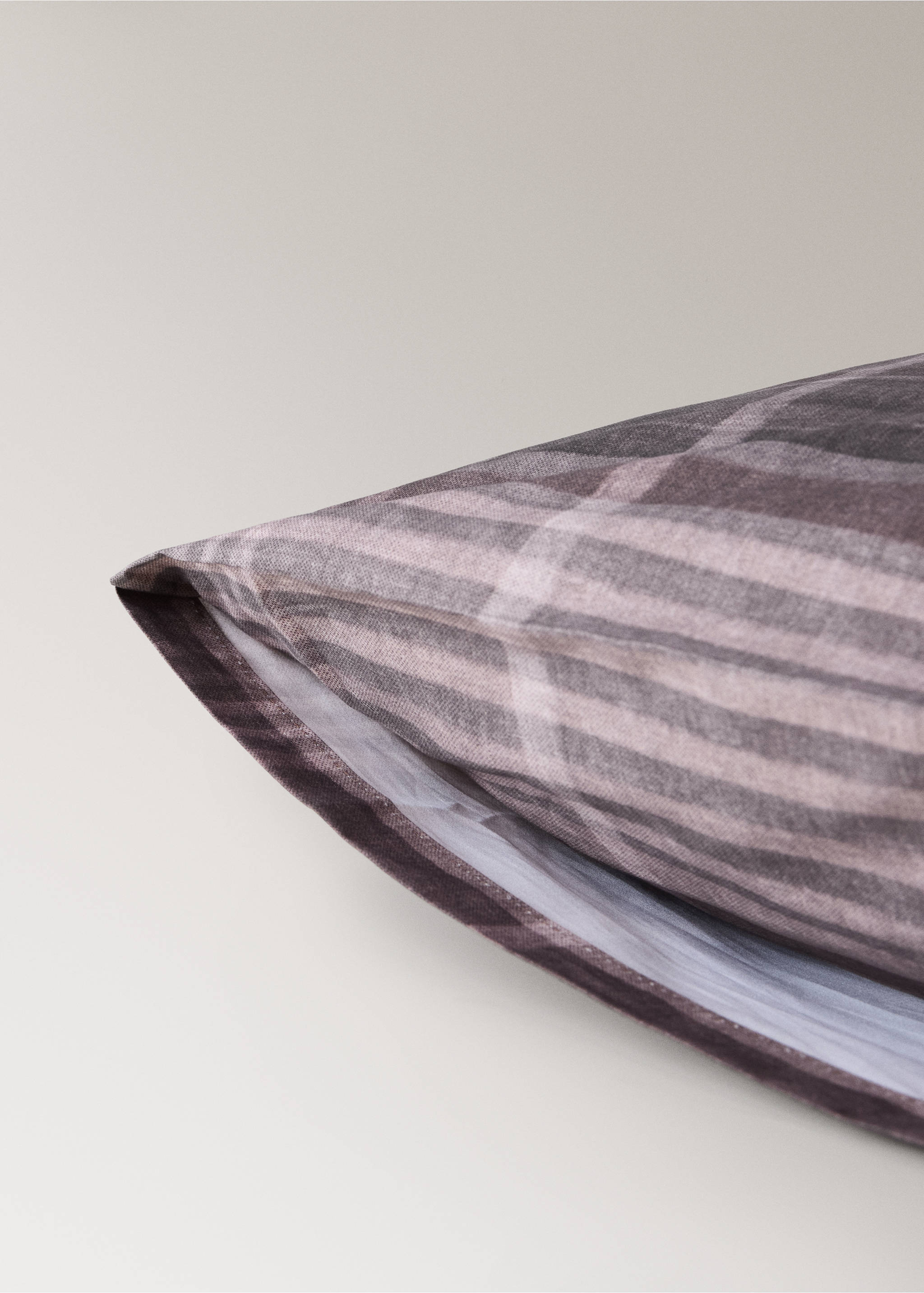 Lot de deux taies d’oreiller en percale de coton à carreaux multicolores 50 × 75 cm - Détail de l'article 2, Marron. Ref: 37014115-00.