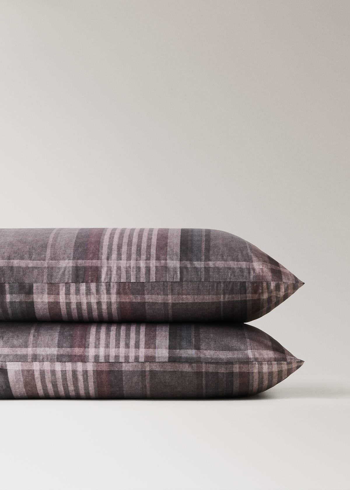 Two multicoloured check percale cotton pillowcases 50x75 cm — Brown