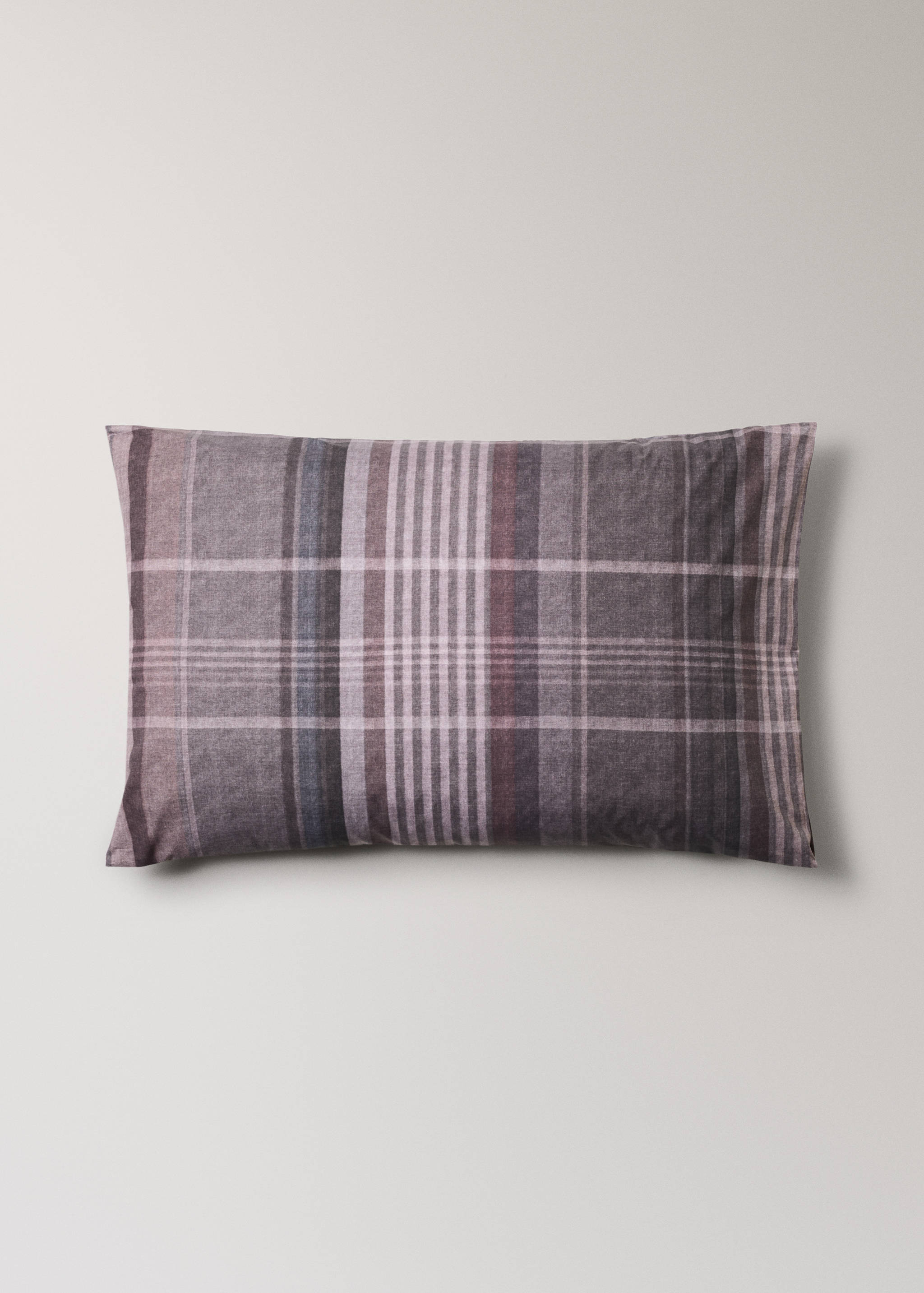 Zwei Kissenbezüge aus Baumwollperkal mit mehrfarbigem Karomuster 50x75 cm - Artikel ohne Model