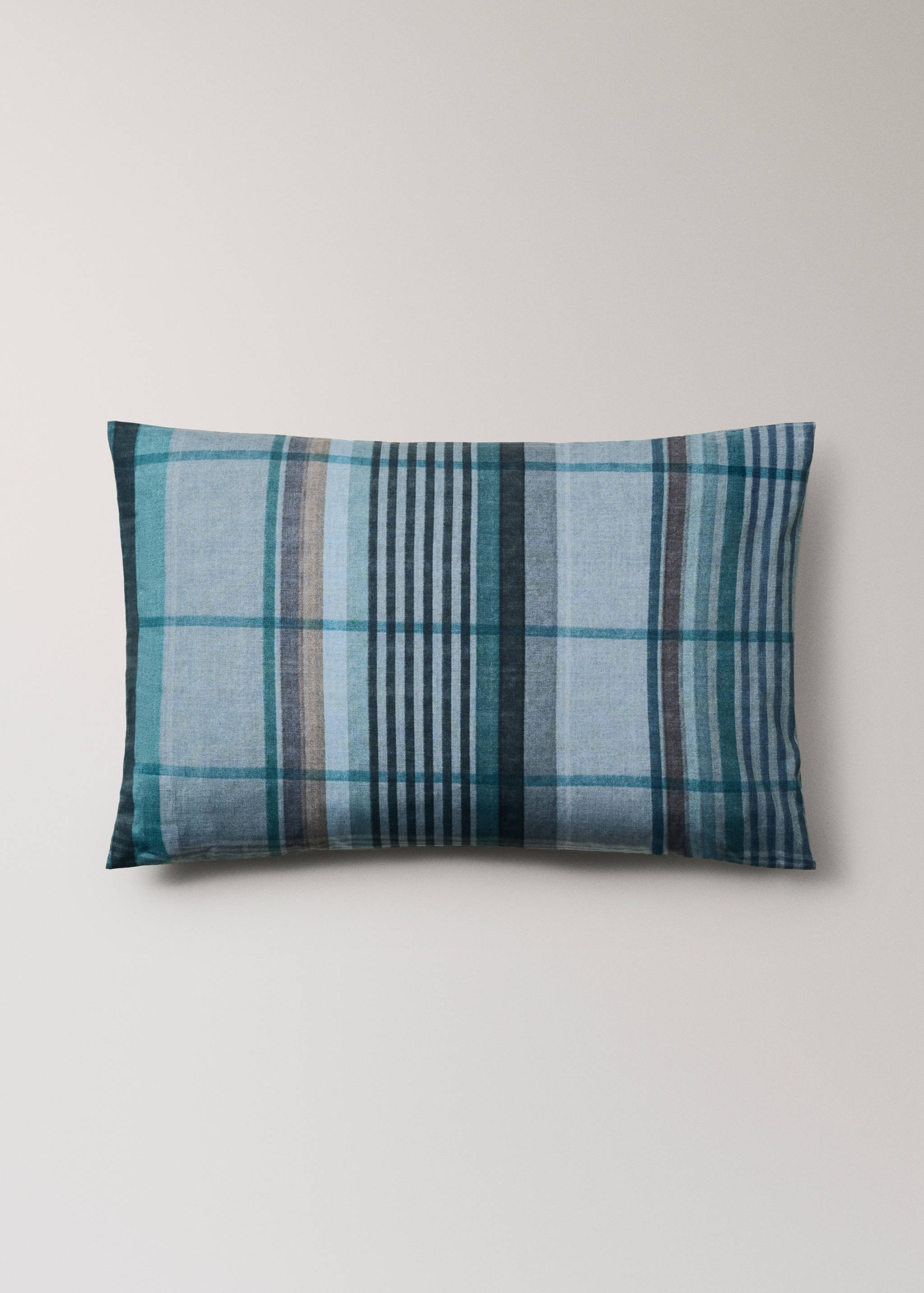 Zwei Kissenbezüge aus Baumwollperkal mit mehrfarbigem Karomuster 50x75 cm - Artikel ohne Model