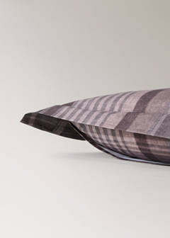Two multicoloured checked cotton percale pillowcases 60 x 60 cm — Brown 3
