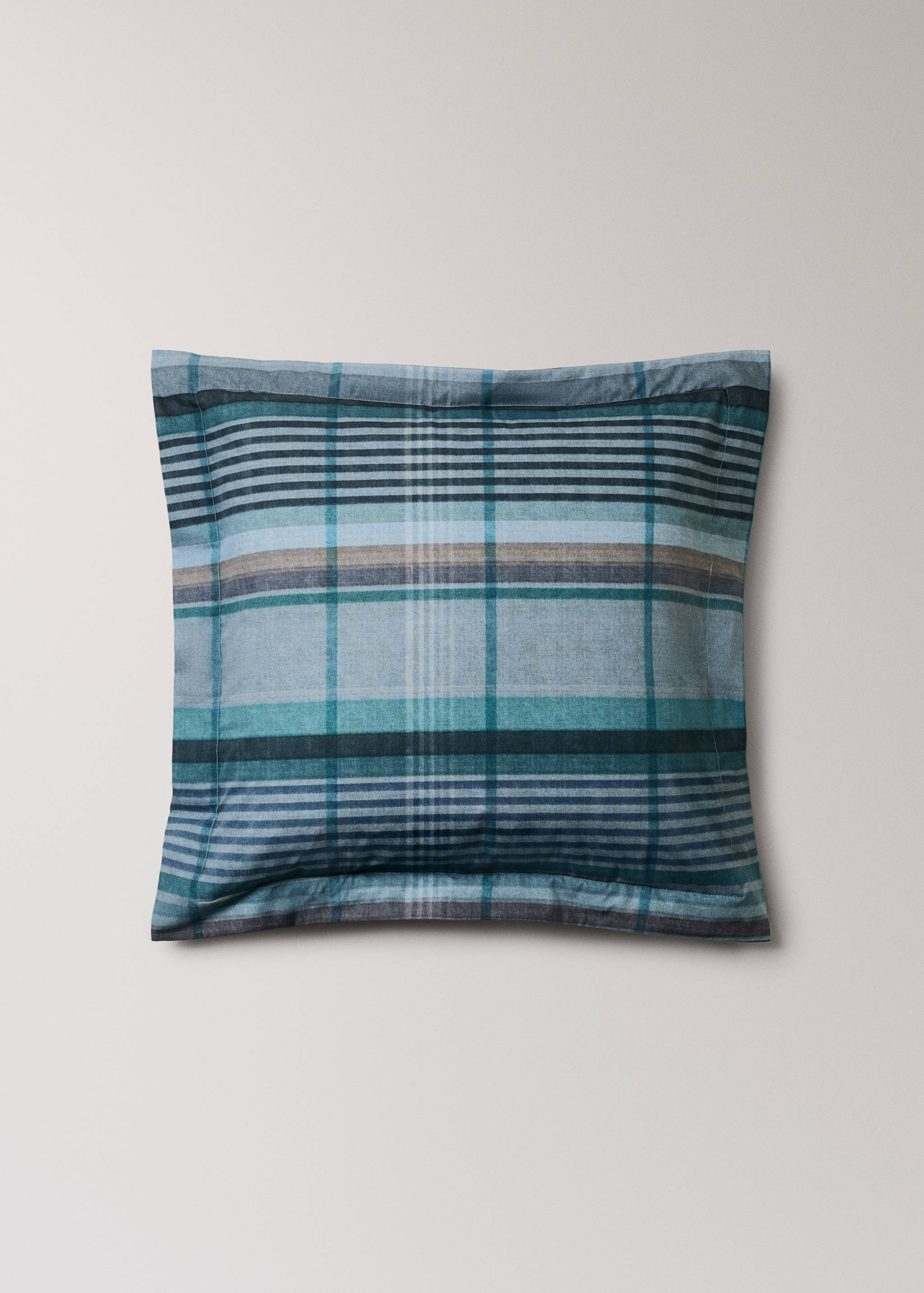 Dwie poszewki na poduszki z bawełnianego perkalu w kolorową kratę 50x50 cm - Artykuł bez modela/modelki