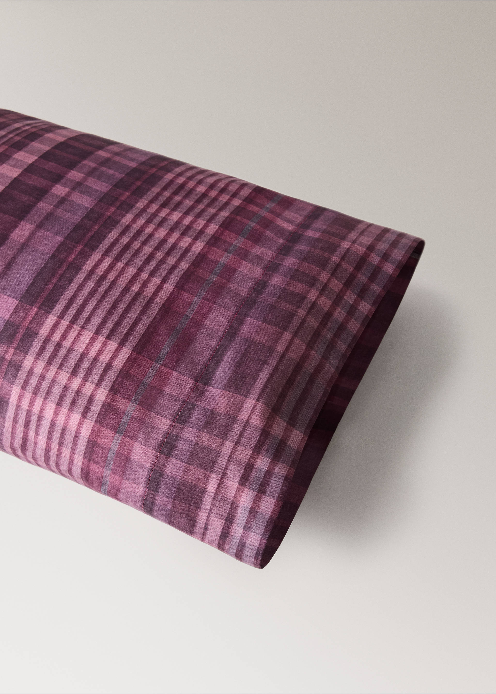 100% cotton checked pillowcase 45x110 - Details of the article 2, Wine. Ref: 37014117-00.