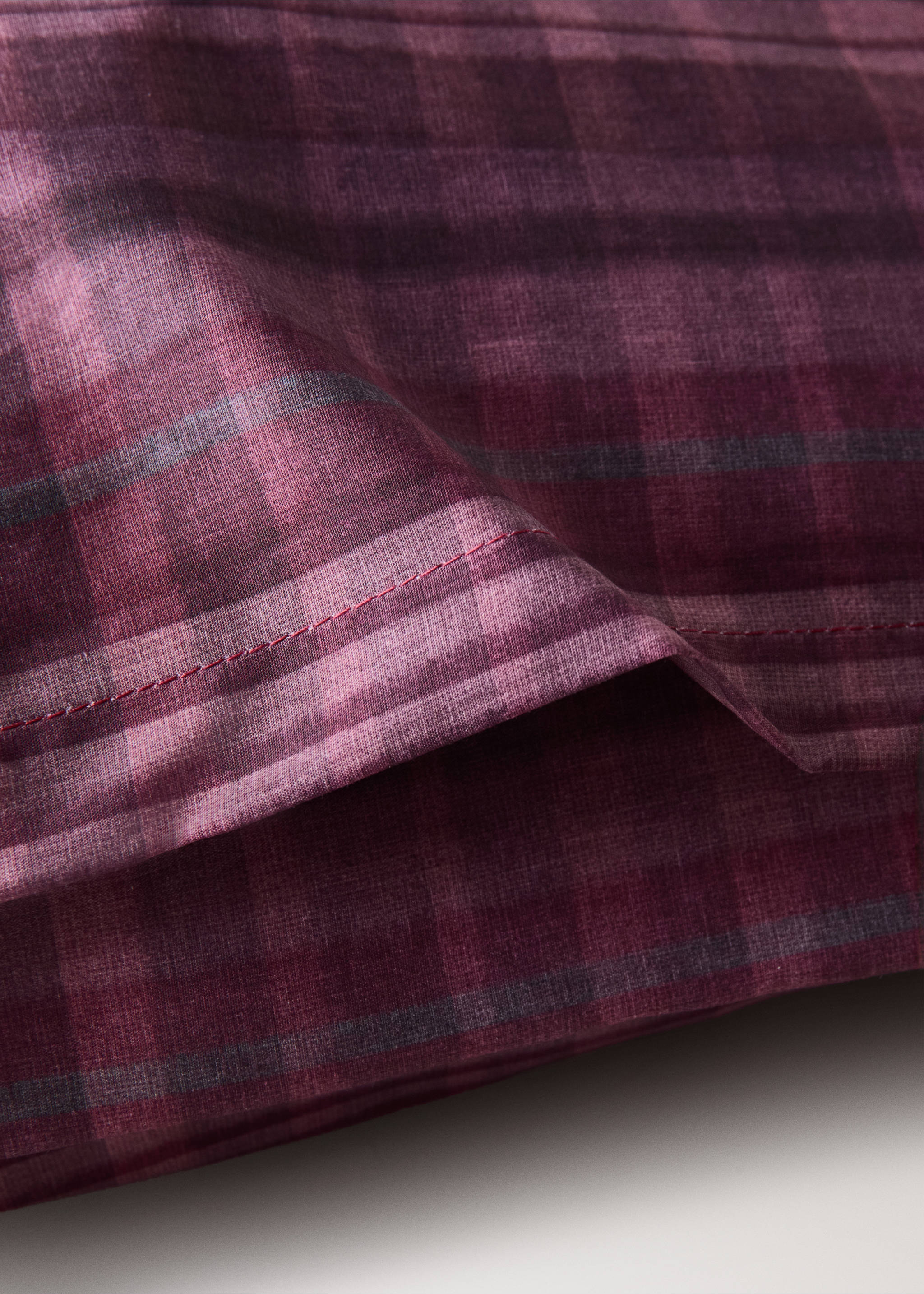 100% cotton plaid pillowcase 50 x 75 - Details of the article 1, Wine. Ref: 37014118-00.