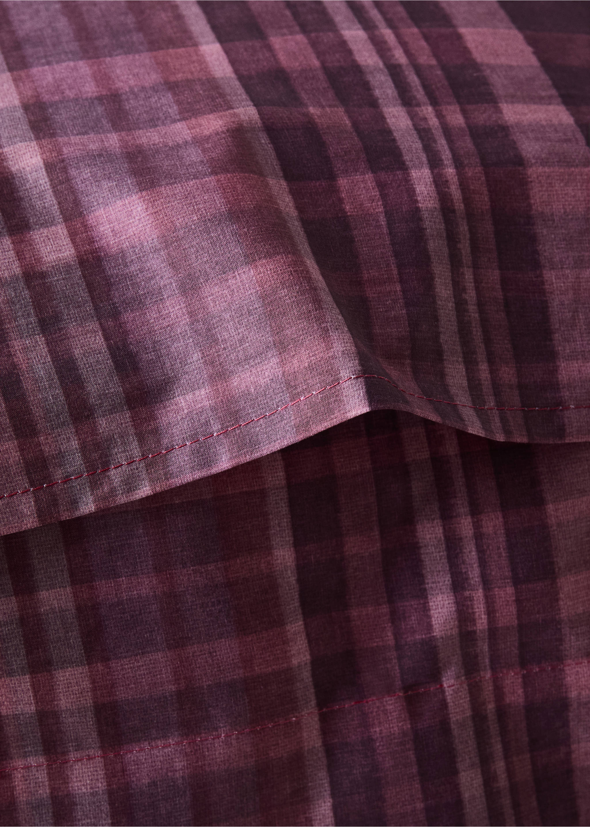 100% cotton checked pillowcase, 60 x 60 - Details of the article 1, Wine. Ref: 37014119-00.