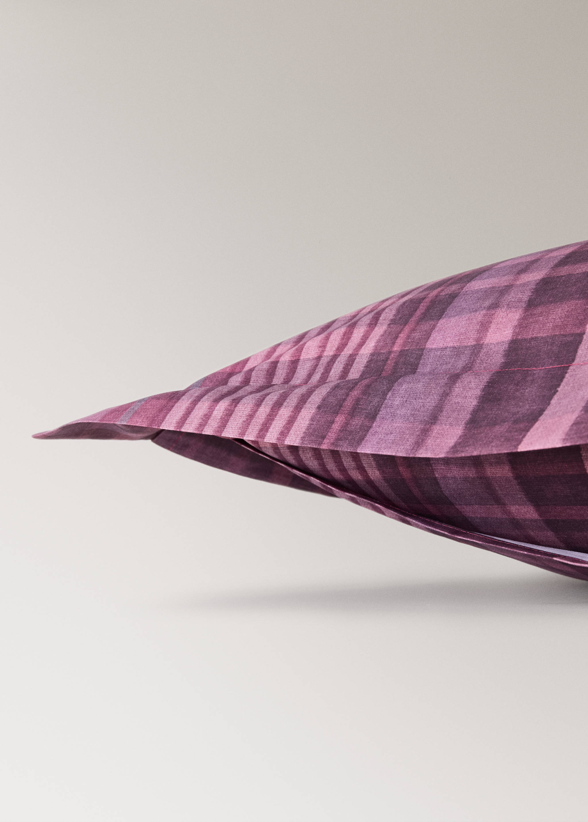 100% cotton checked pillowcase, 60 x 60 - Details of the article 2