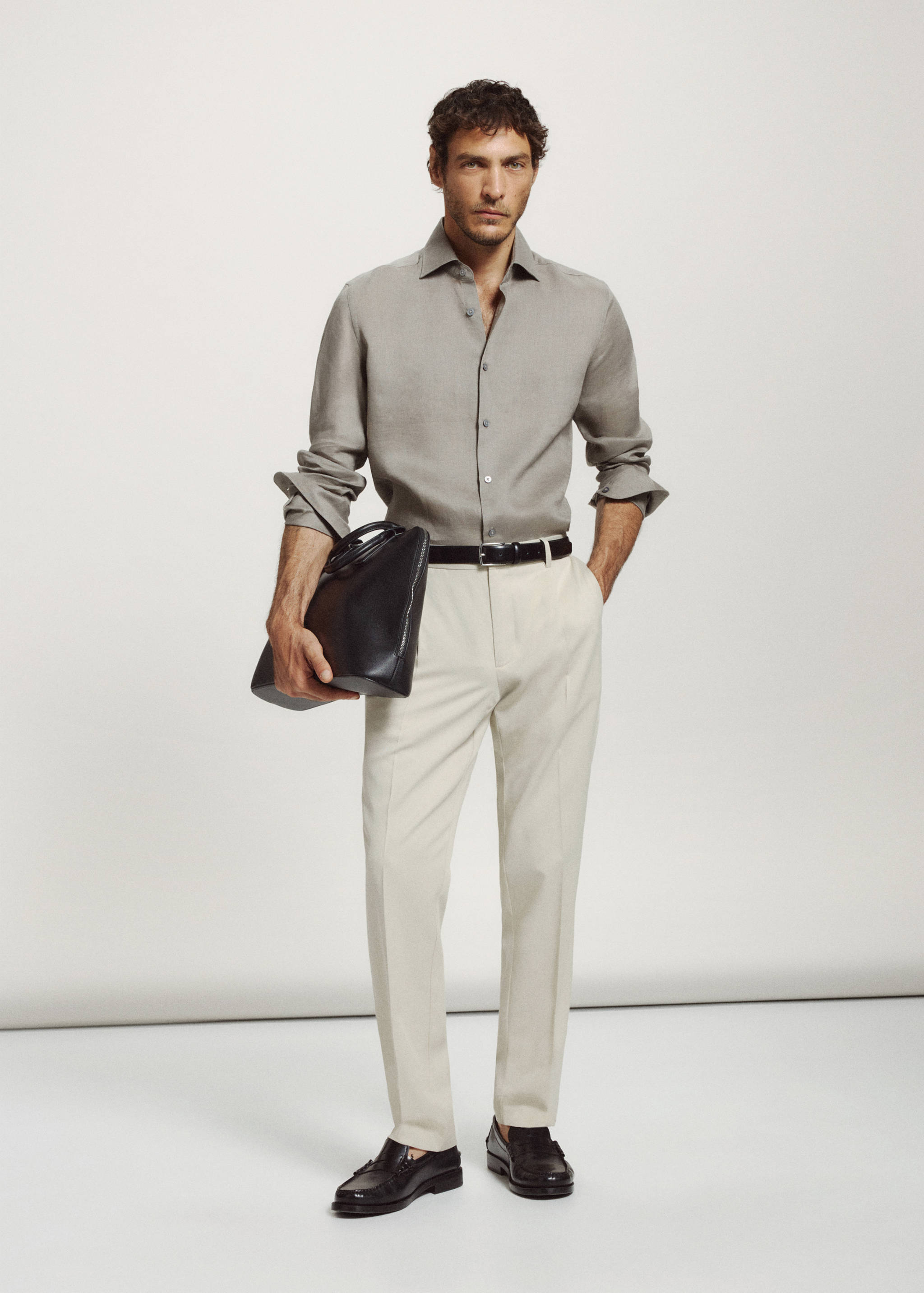 Pantalón regular fit mezcla lyocell algodón - Plano general