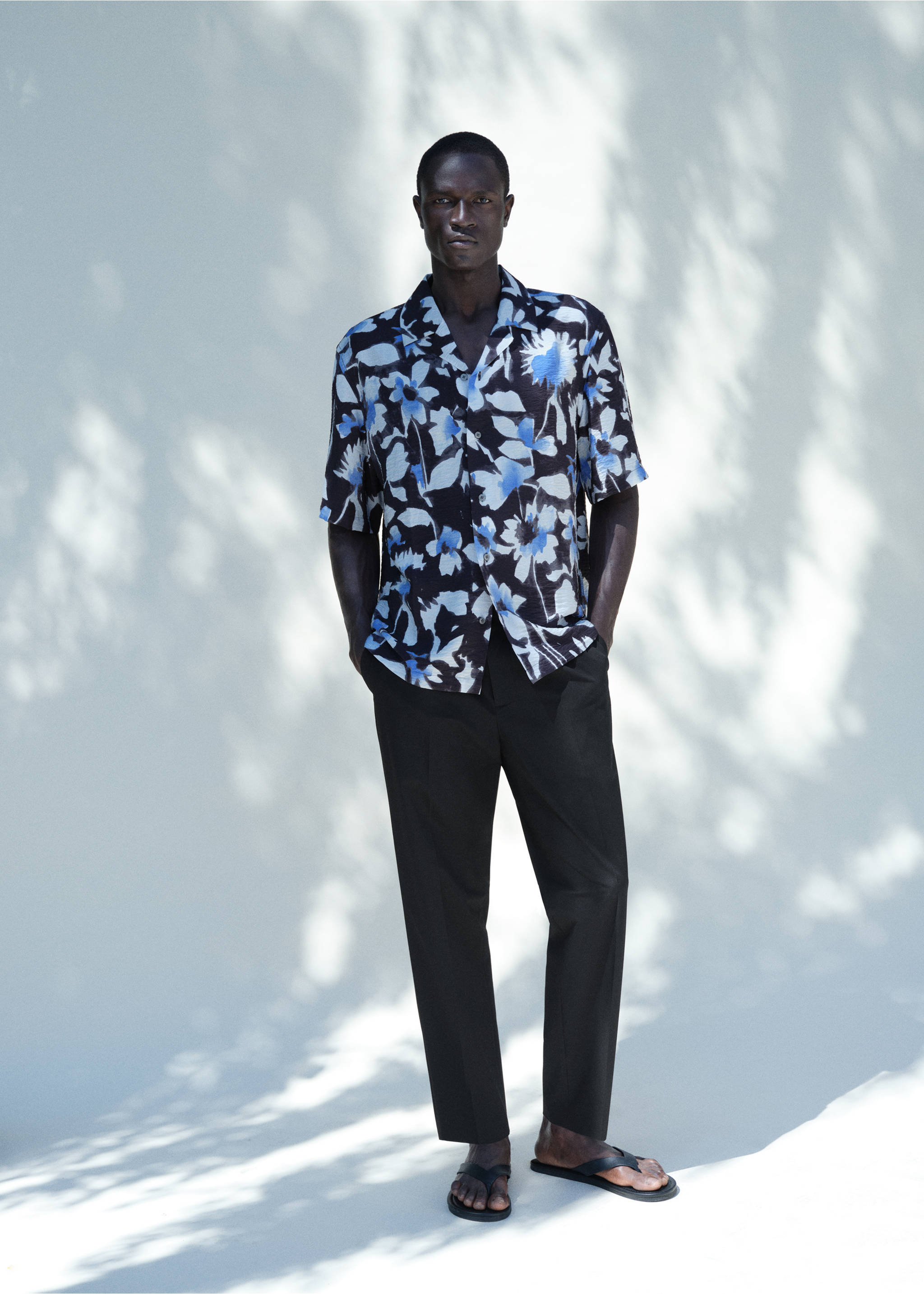 Regular fit trousers in a lyocell-cotton blend - Details of the article 5, Black. Ref: 37014410-00.
