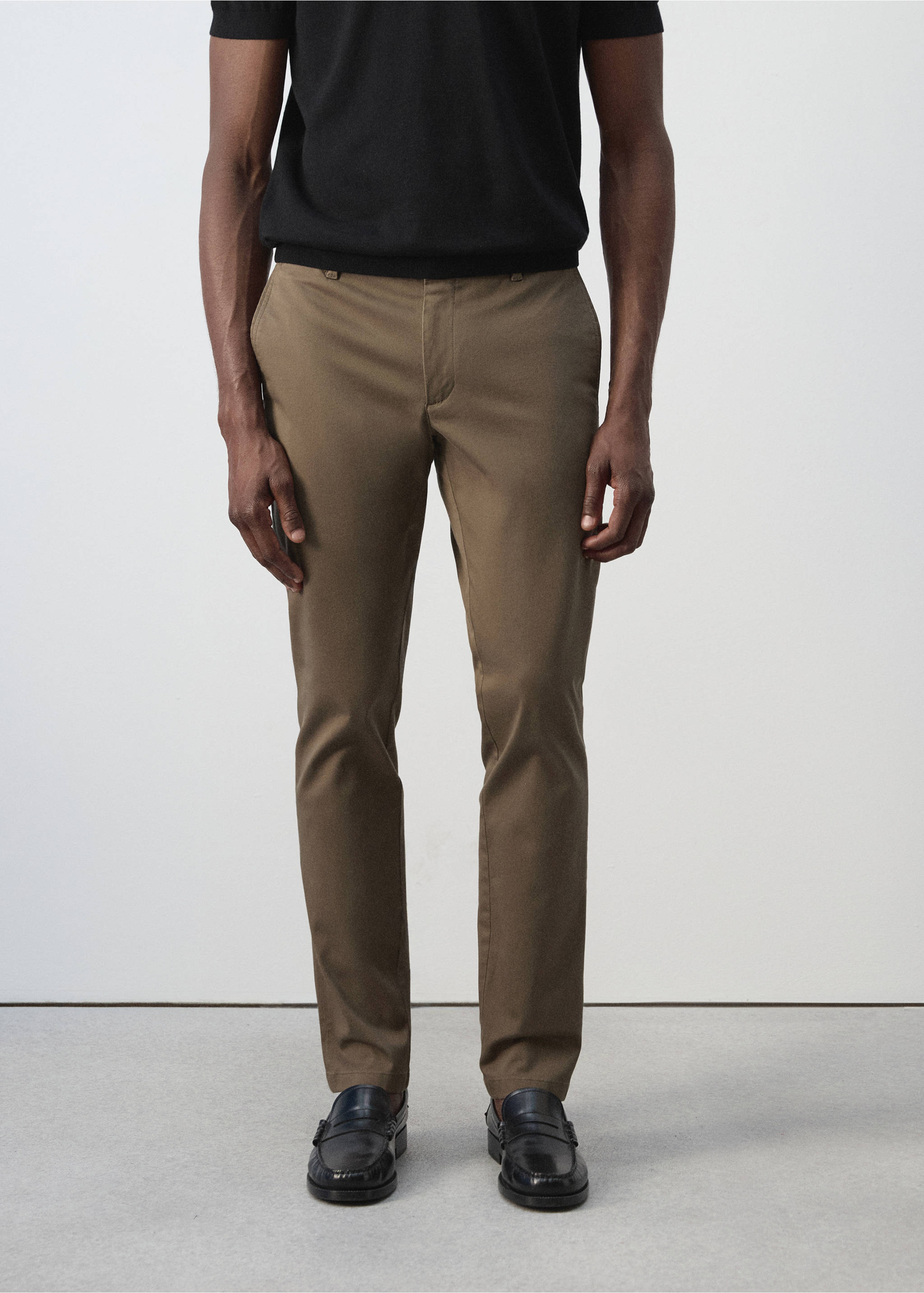 Pantalon Barna super slim-fit chino en sergé - Plan moyen, Marron. Ref: 37014411-00.