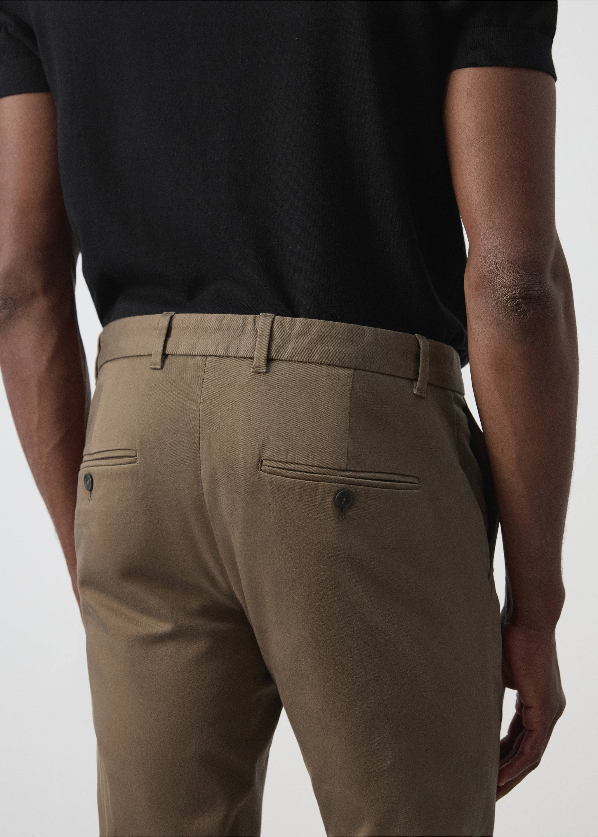 Pantalon Barna super slim-fit chino en sergé - Détail de l'article 4, Marron. Ref: 37014411-00.