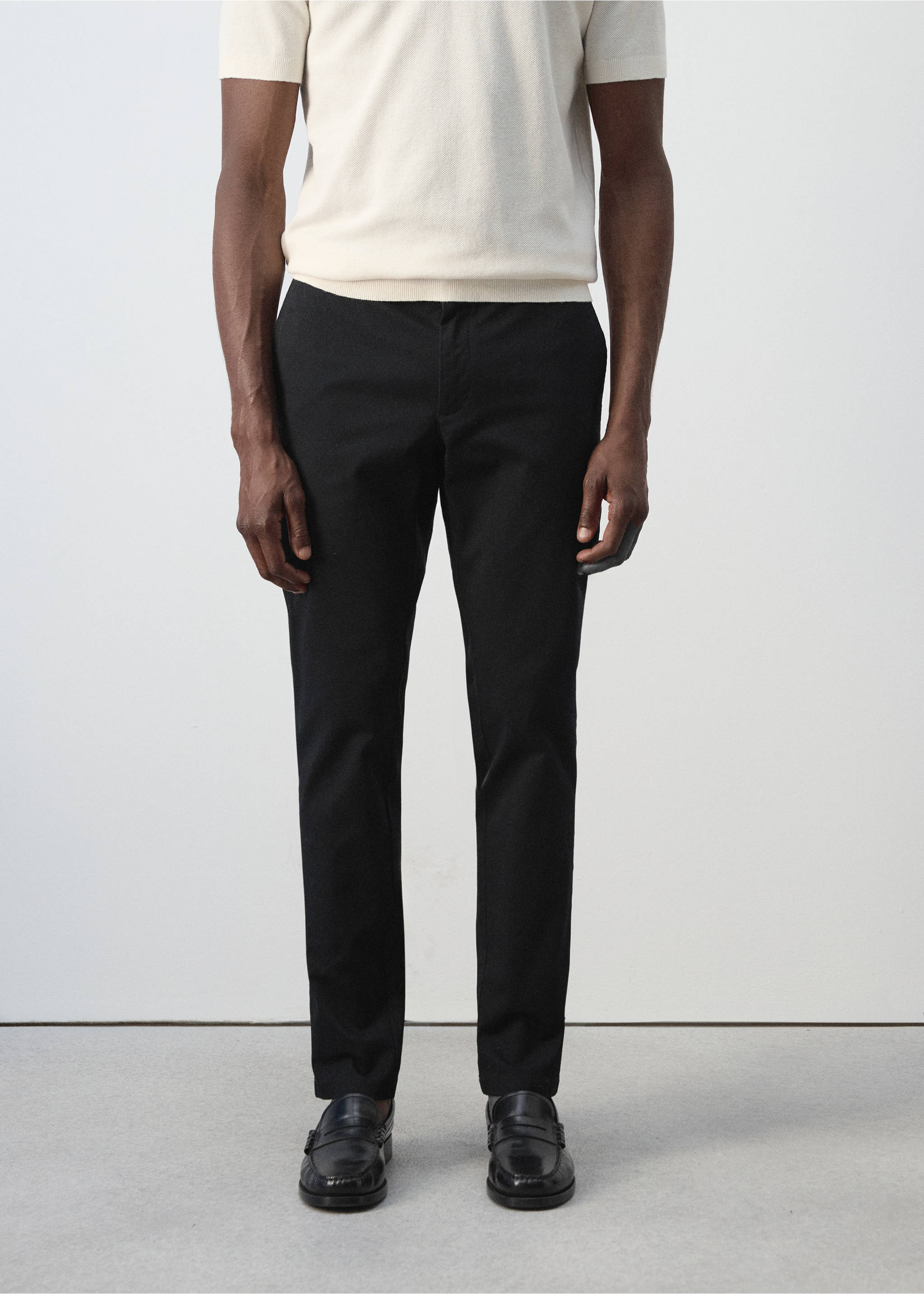 Pantalon Barna super slim-fit chino en sergé - Plan moyen, Noir. Ref: 37014411-00.