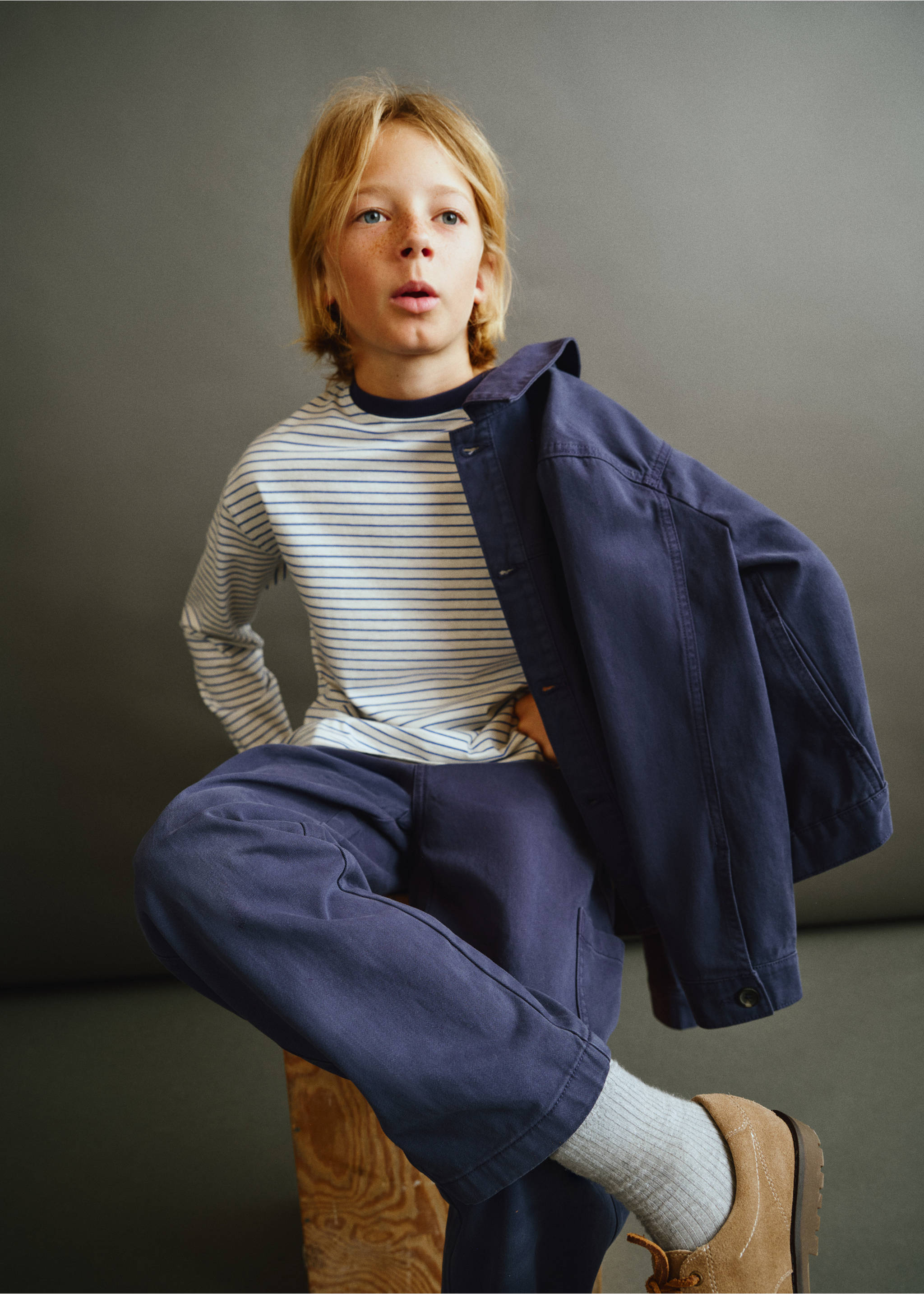 Regular fit cotton cargo trousers - Details of the article 1, Navy. Ref: 37014412-00.