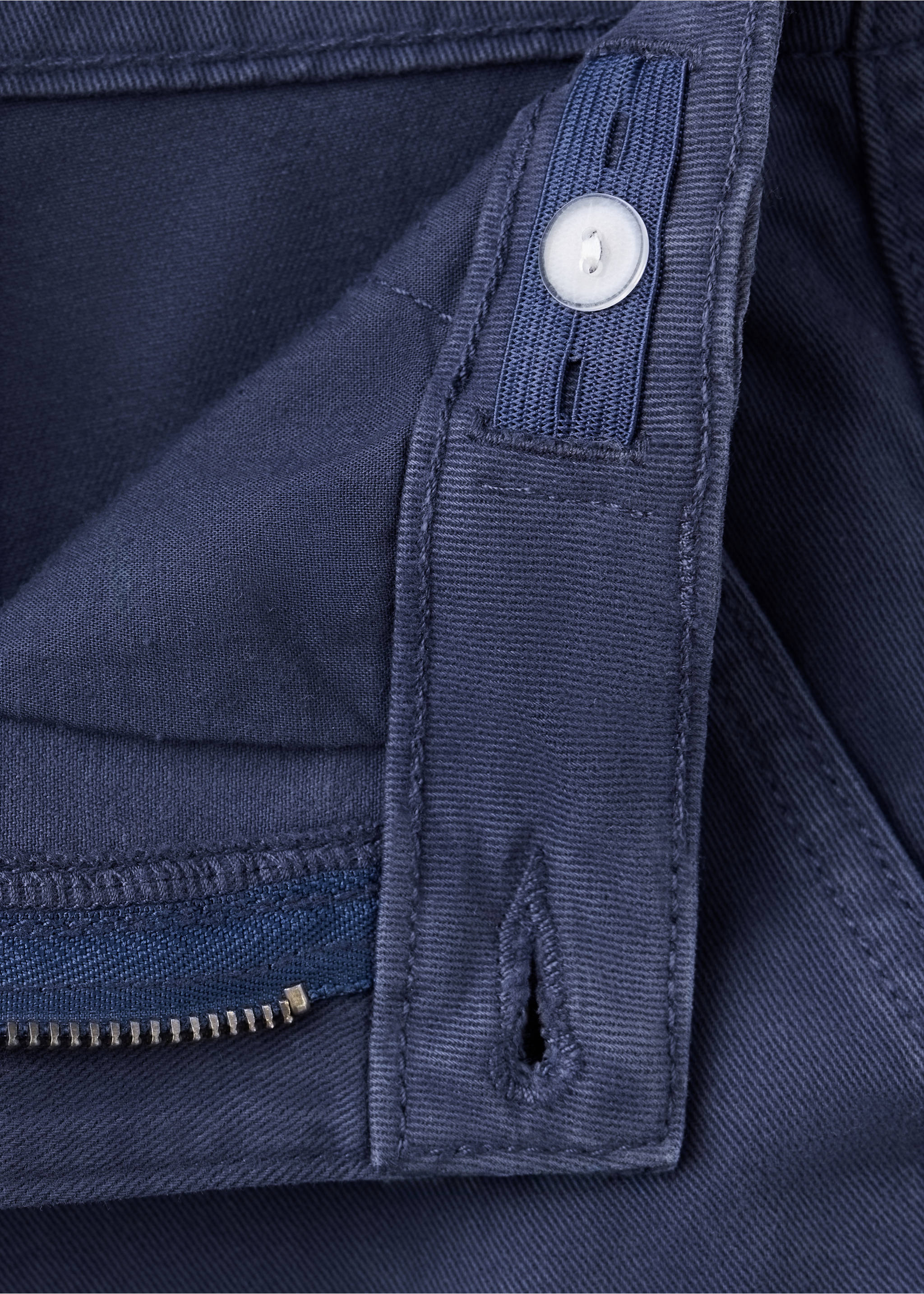 Regular fit cotton cargo trousers - Details of the article 8, Navy. Ref: 37014412-00.
