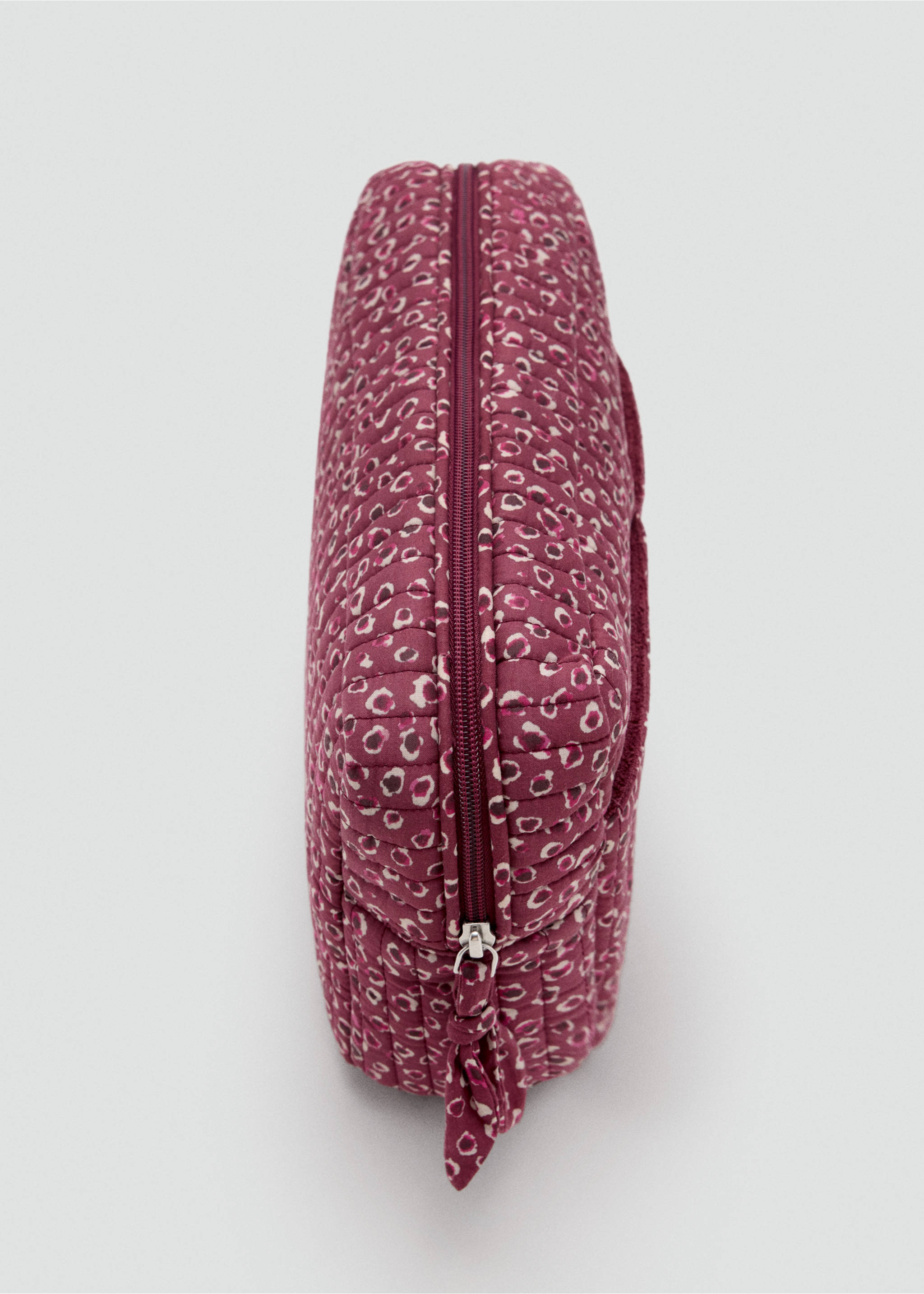 Quilted printed toiletry bag - Details of the article 1, Pink. Ref: 37014415-00.
