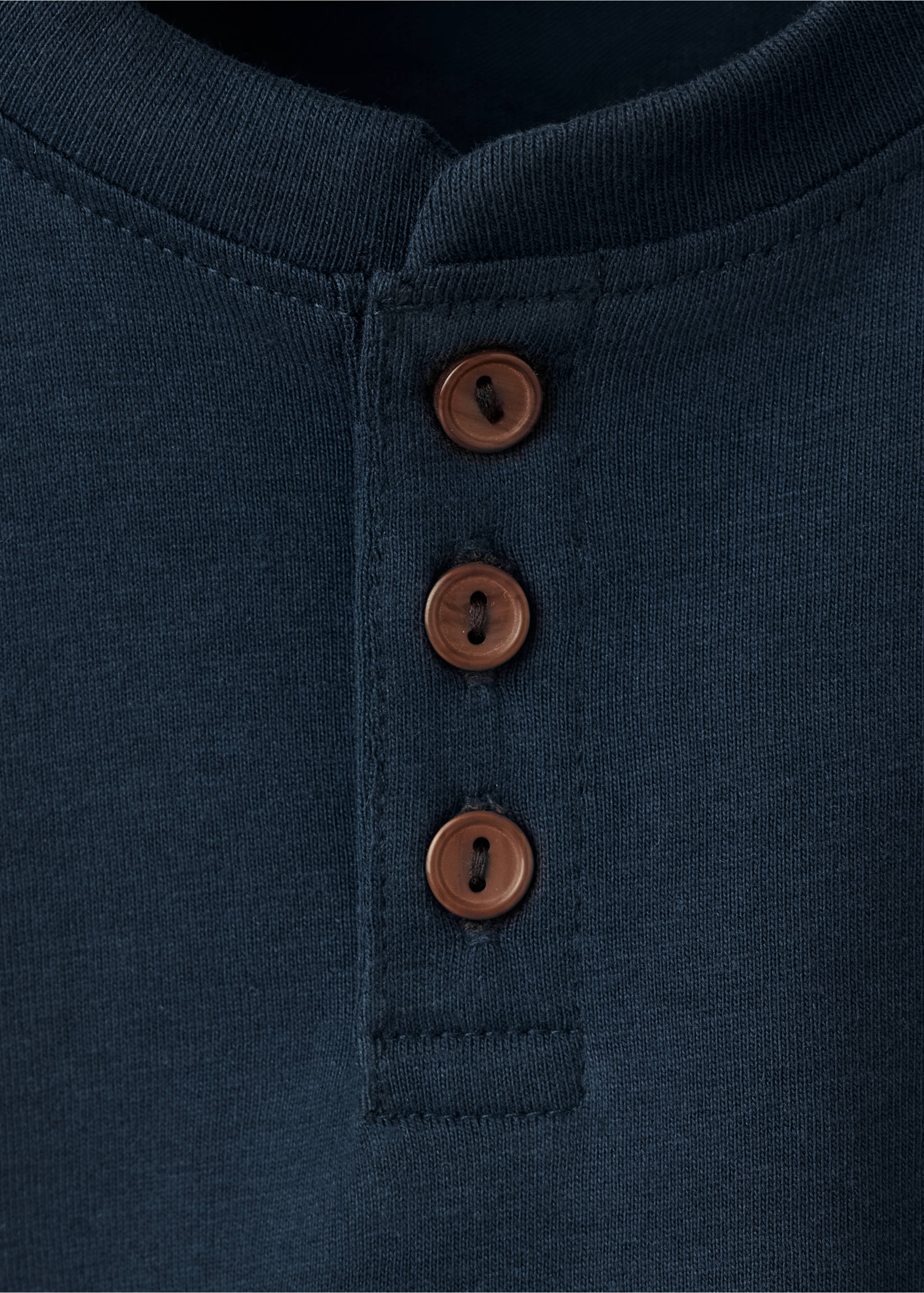 Camiseta algodón botones - Detalle del artículo 8, Azul marino. Ref: 37014424-00.