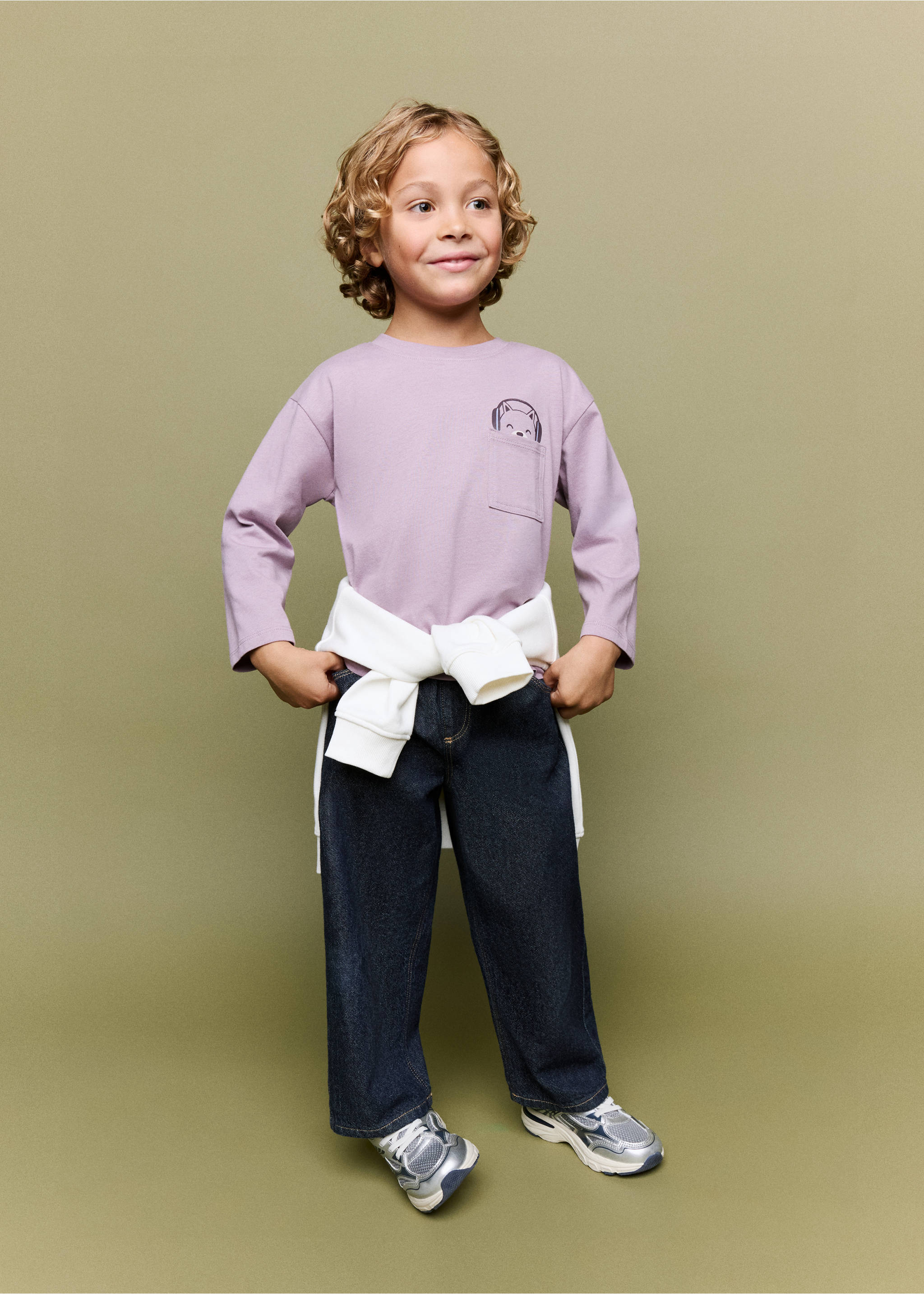 Lilac long-sleeved t-shirt with a chest pocket, worn with denim trousers., Lavender. Ref: 37014425-00.