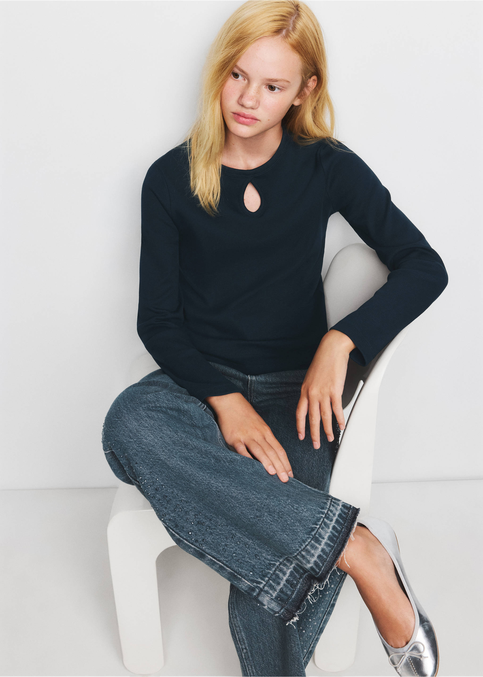 Long-sleeved t-shirt with cut-out - Details of the article 2, Navy. Ref: 37014435-00.