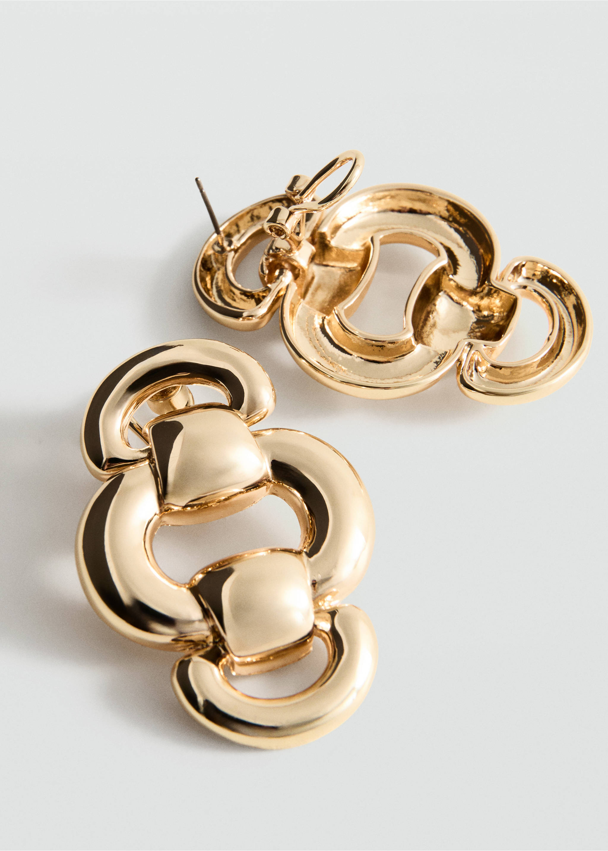Embossed pendant earrings - Medium plane, Gold. Ref: 37014446-00.