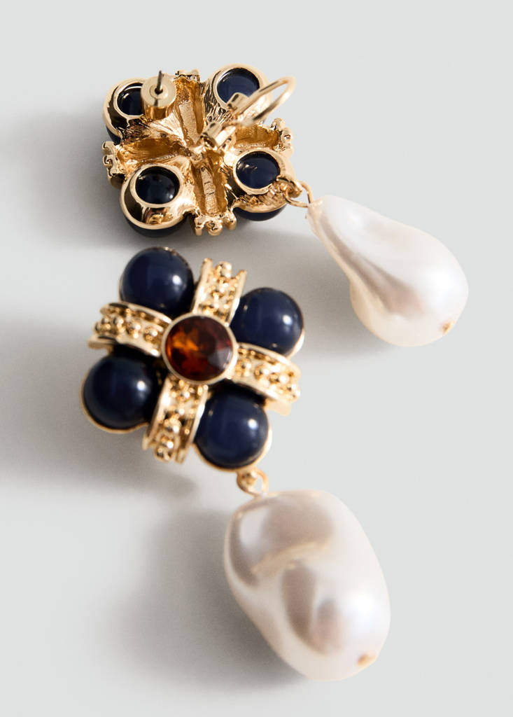 Pearl dangle earrings — Gold