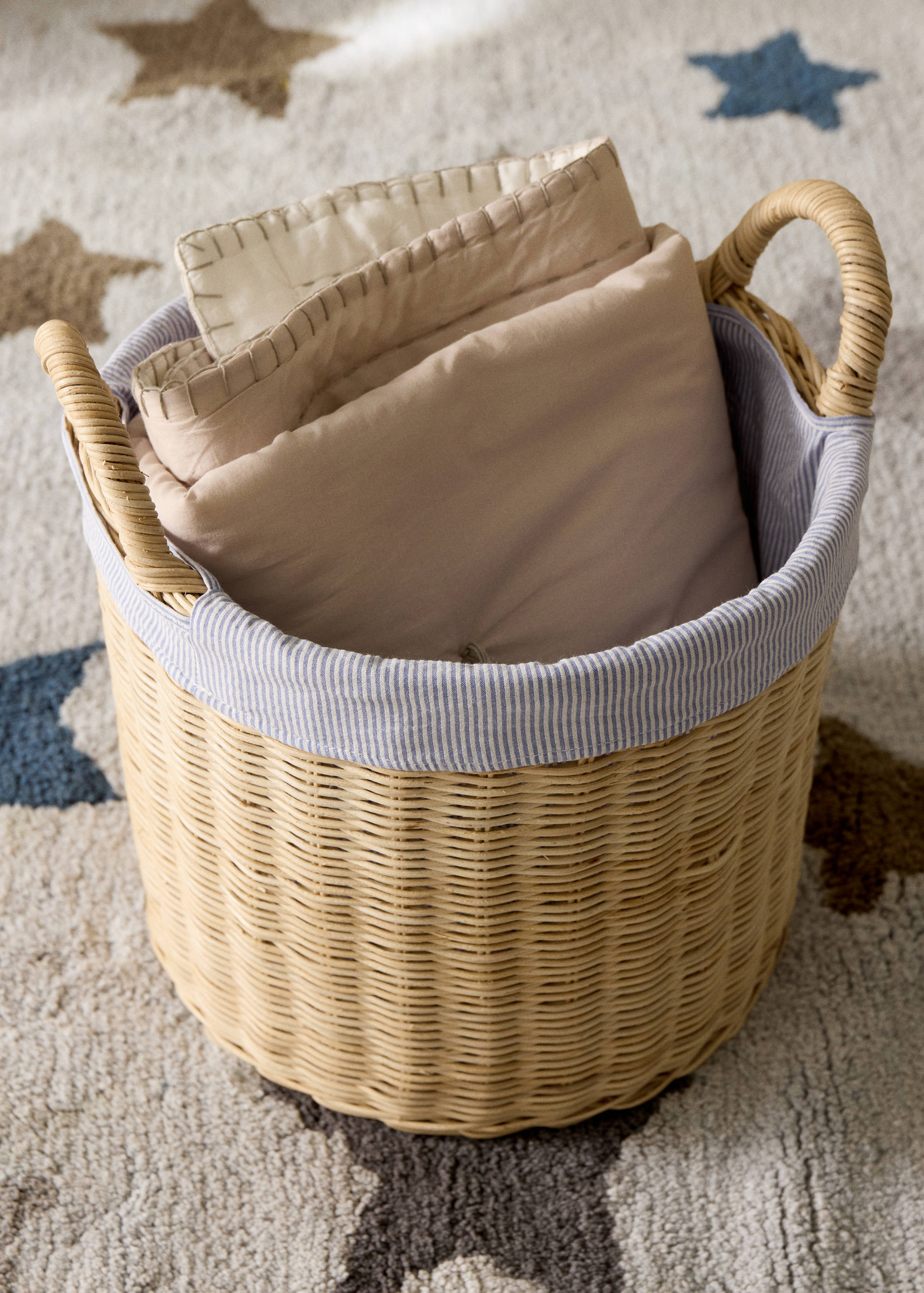 Wicker basket with handles - General plane