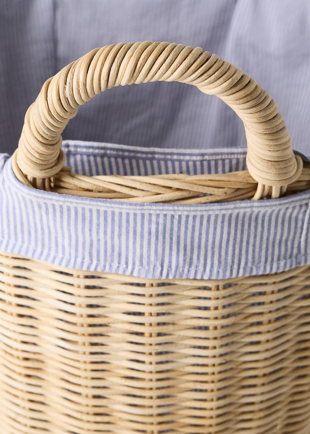 Wicker basket with handles — Brown