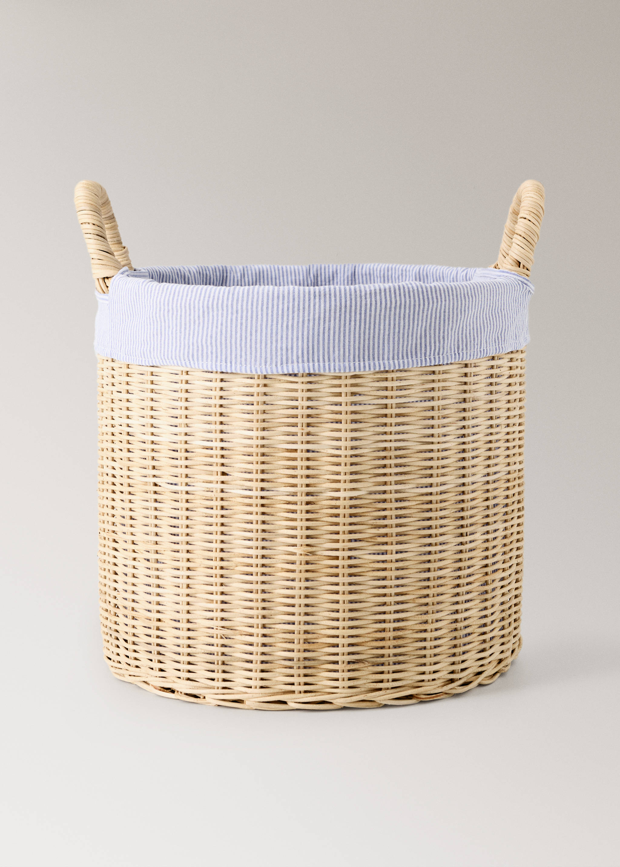 Wicker basket with handles - Article without model