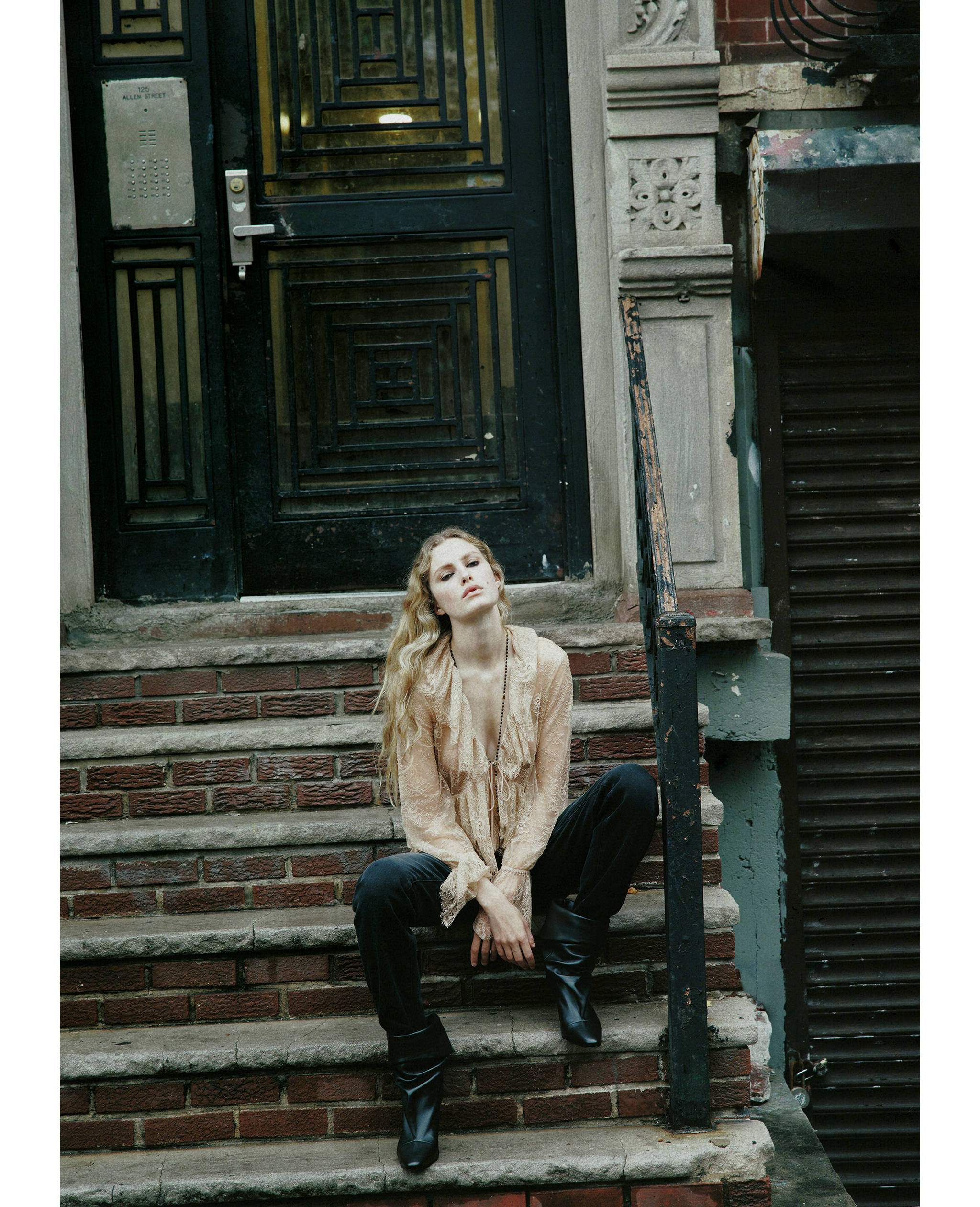 Lace frill blouse - Details of the article 3