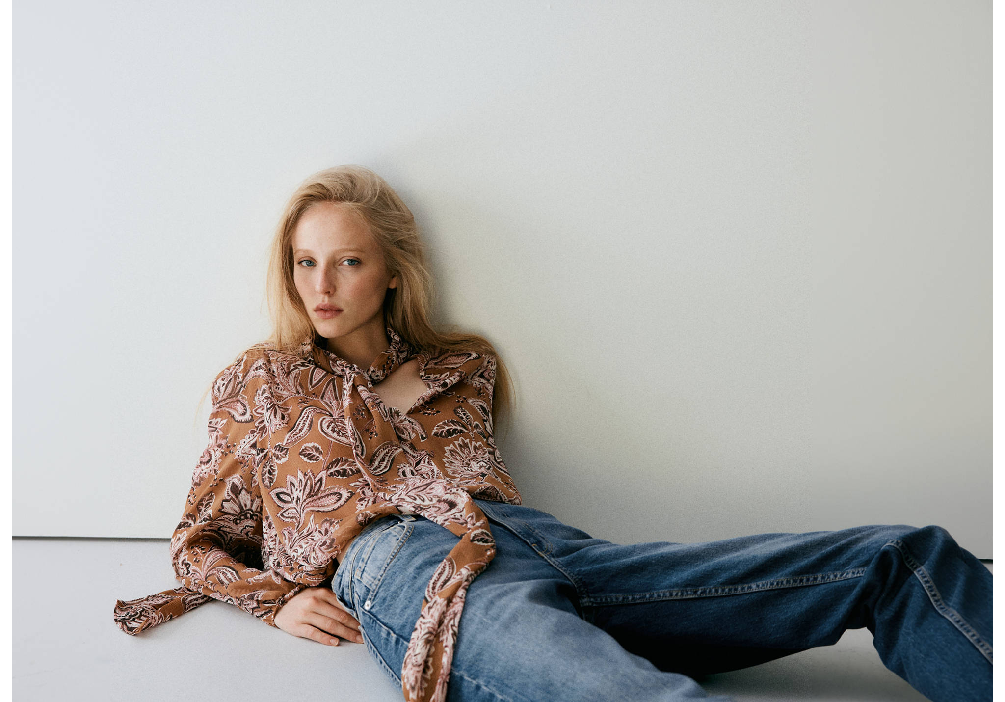 Floral-print blouse with bow - Panoramic plane