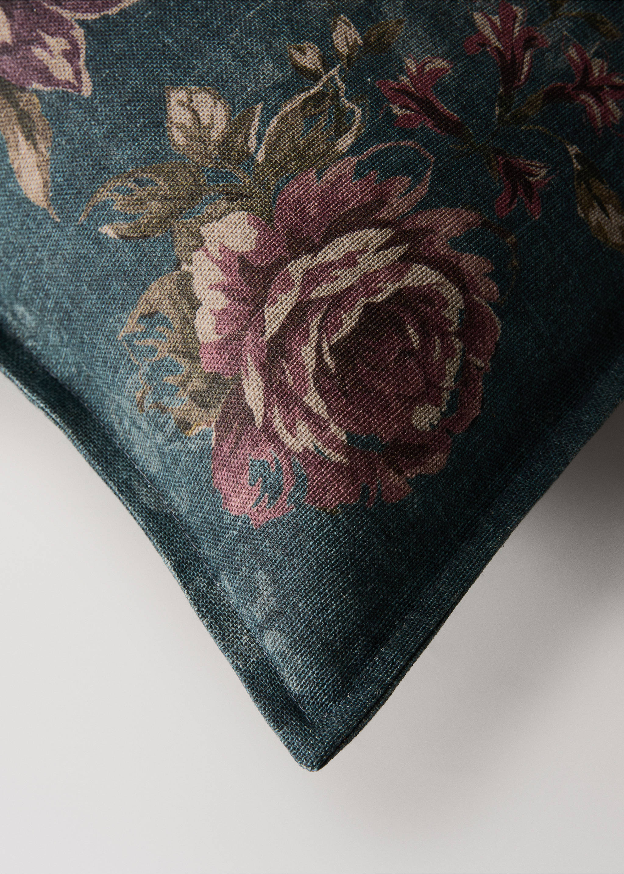 Floral linen cotton cushion cover with topstitch detail 50x50 cm - Details of the article 1, Petrol Blue. Ref: 37014475-00.