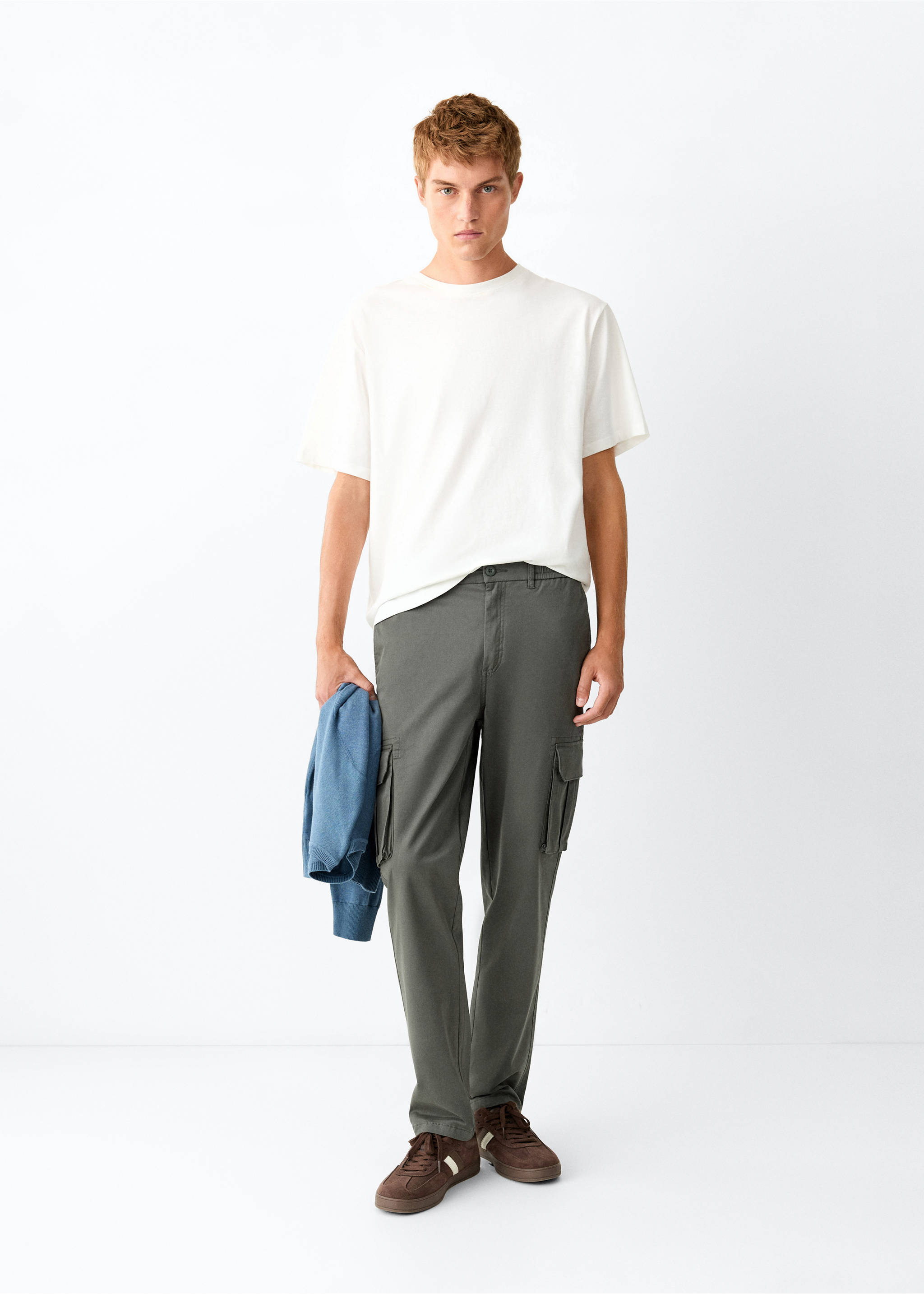 Pantalón recto cargo - Plano general, Verde pastel. Ref: 37014784-00.