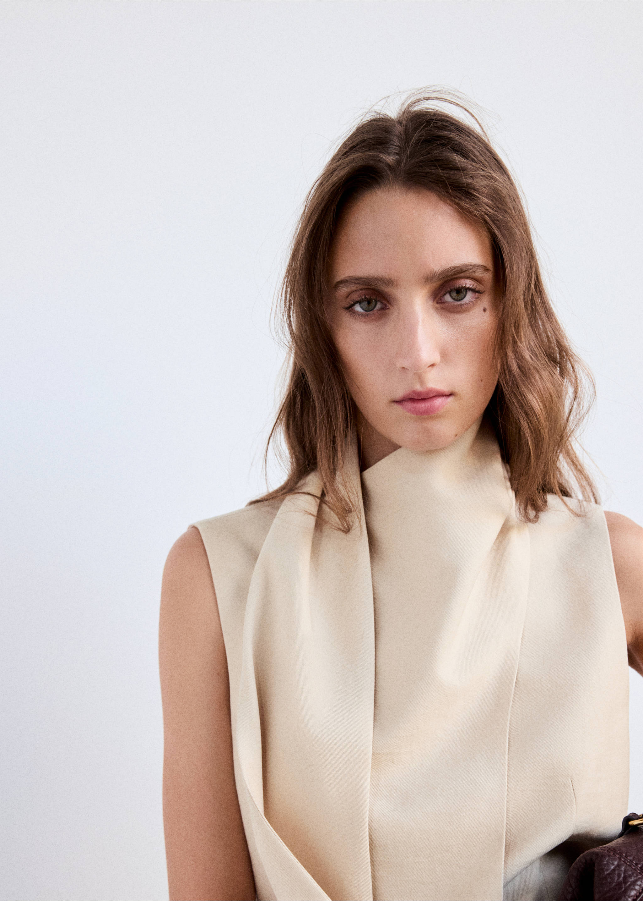 Lyocell neck scarf top - Details of the article 1, Light/Pastel Grey. Ref: 37014803-00.