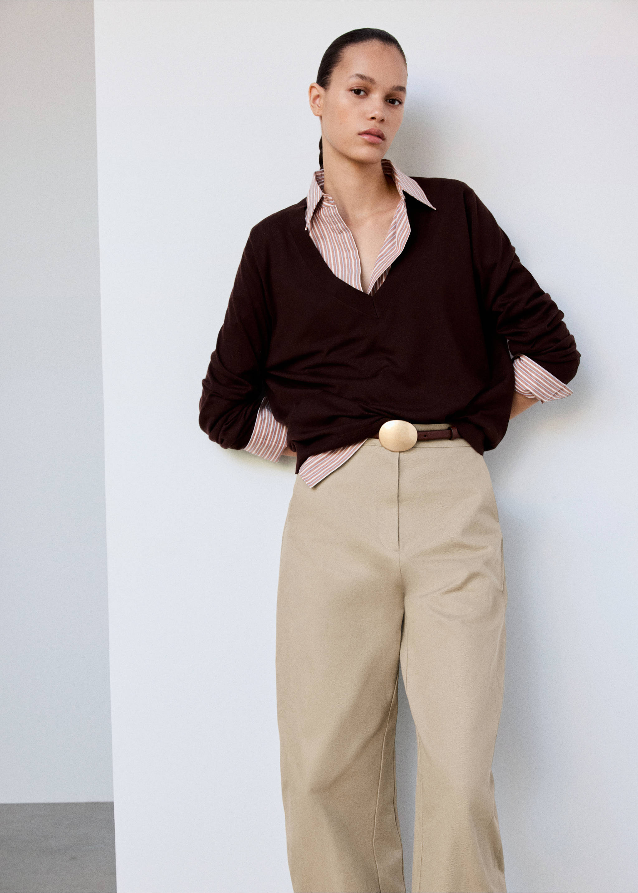 Pleated baggy trousers - Details of the article 1, Brown. Ref: 37014804-00.