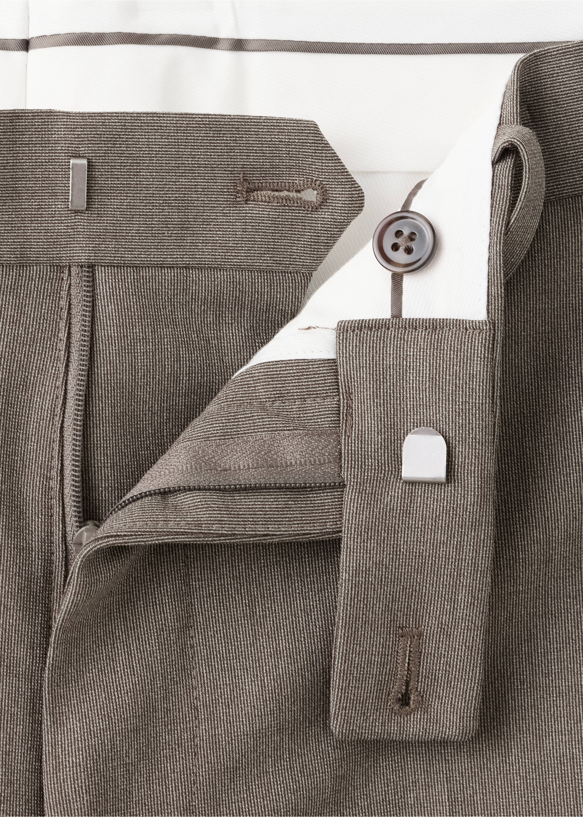 London regular-fit trousers - Details of the article 8, Medium Brown. Ref: 37015160-00.
