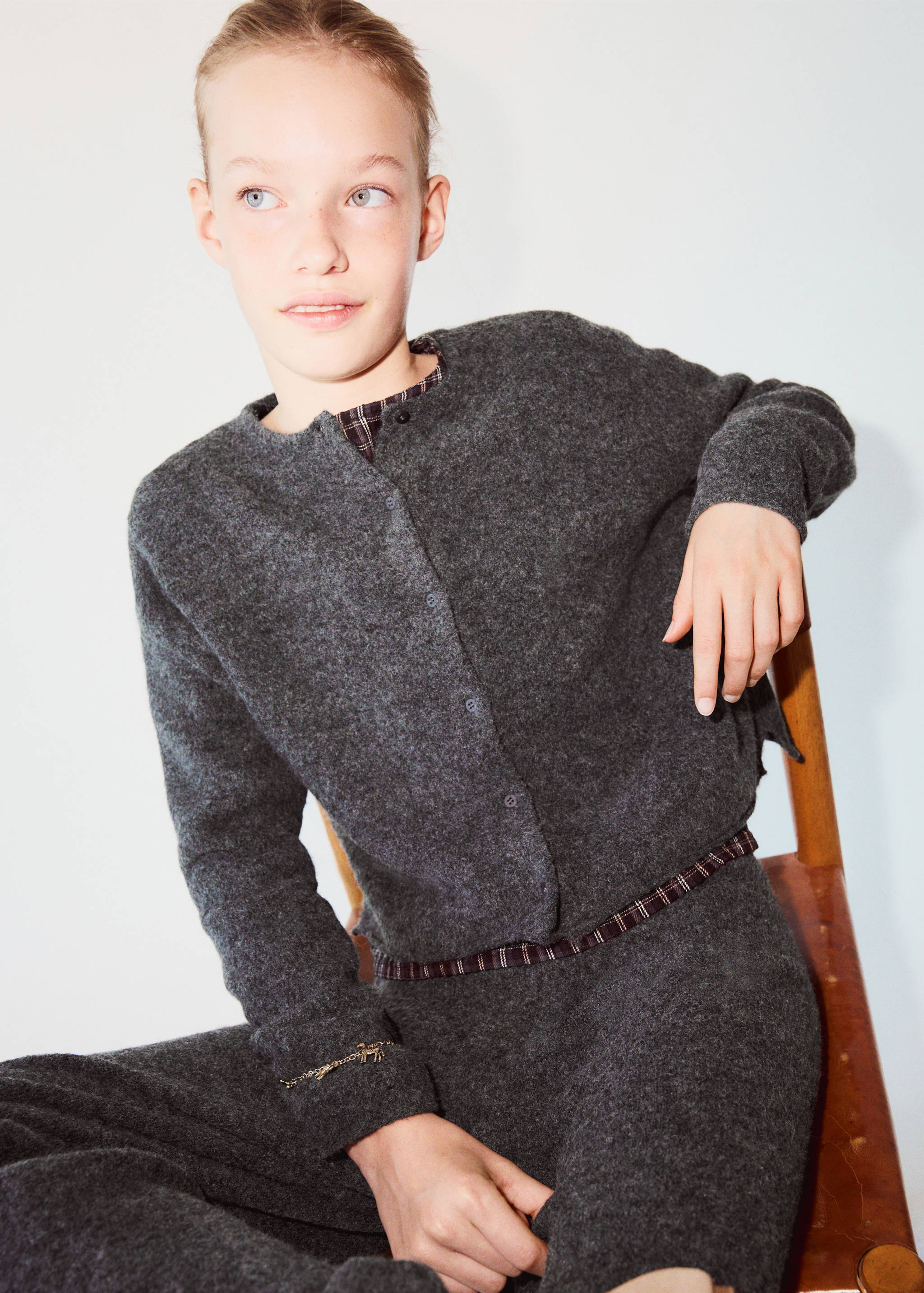 Buttoned knit cardigan - Medium plane