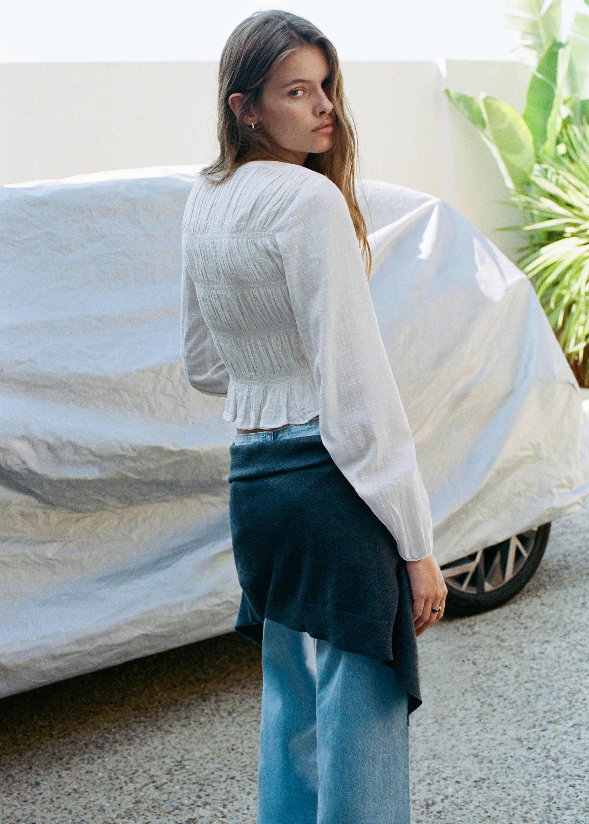 بلوزة بنتفاصيل تجميعي - الجهة الخلفية للمنتج
