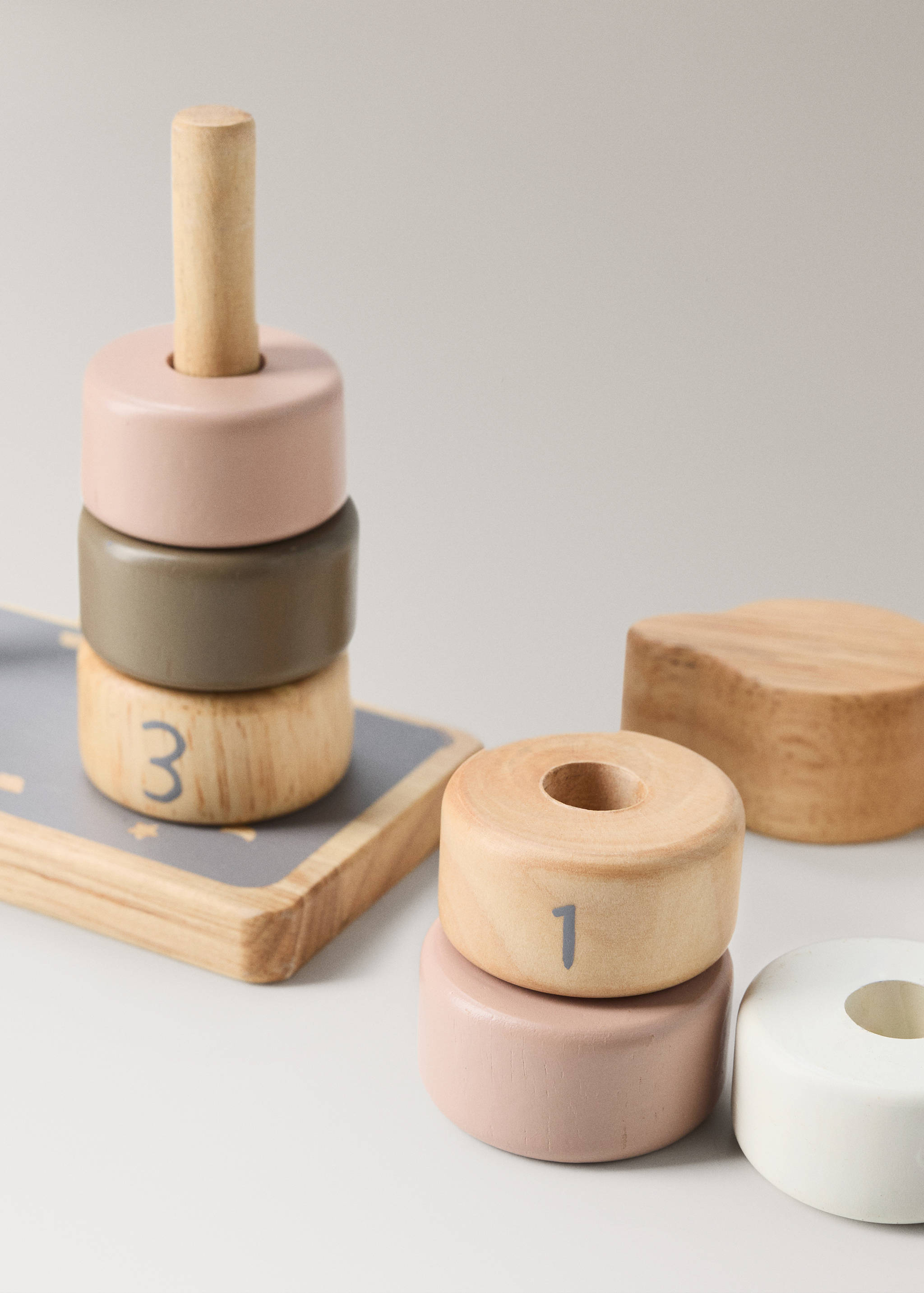 Joc formes apilables fusta - Detall de l'article 2