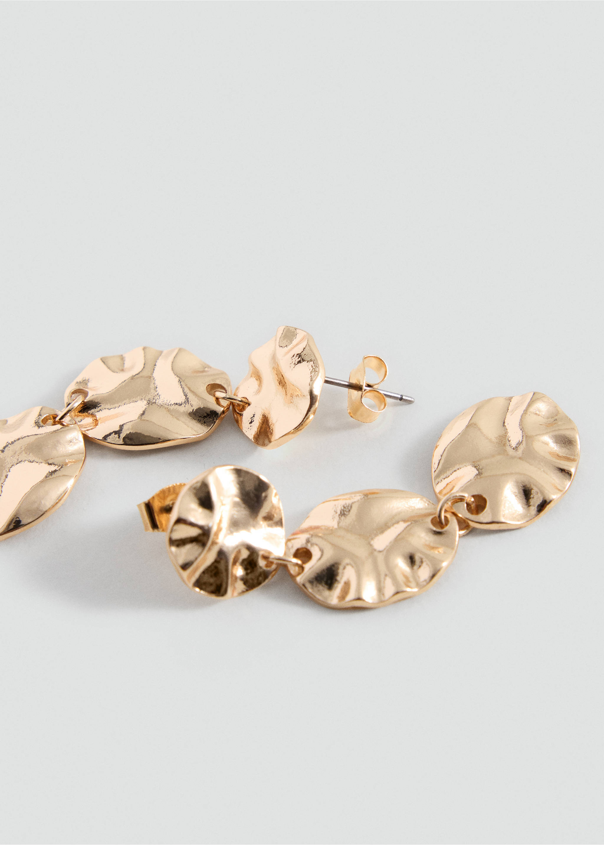 Gold-toned hammered disc drop earrings., Gold. Ref: 37015200-00.