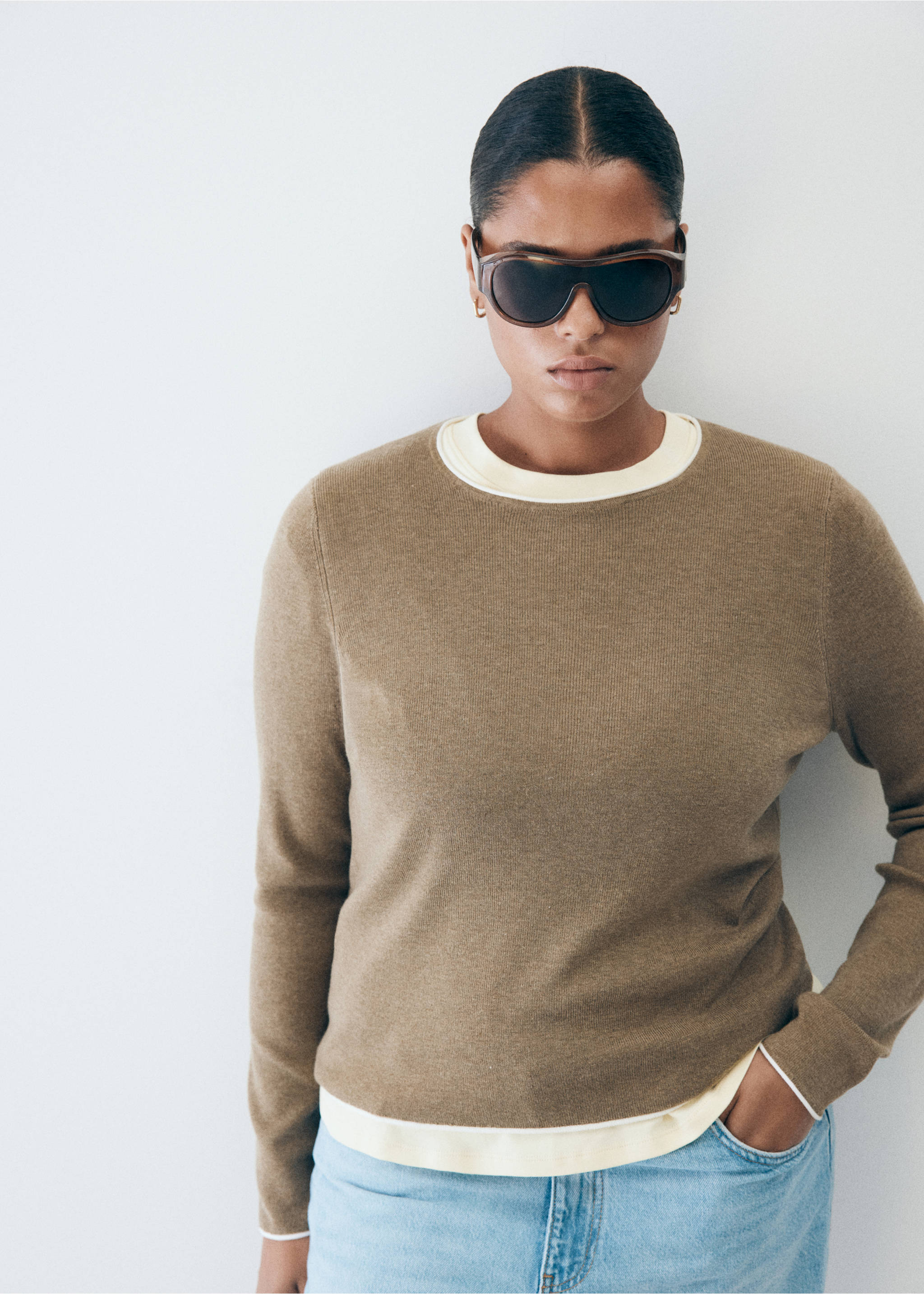 Ribbed knit jumper with contrast edging - Details of the article 6, Medium Brown. Ref: 37015839-00.