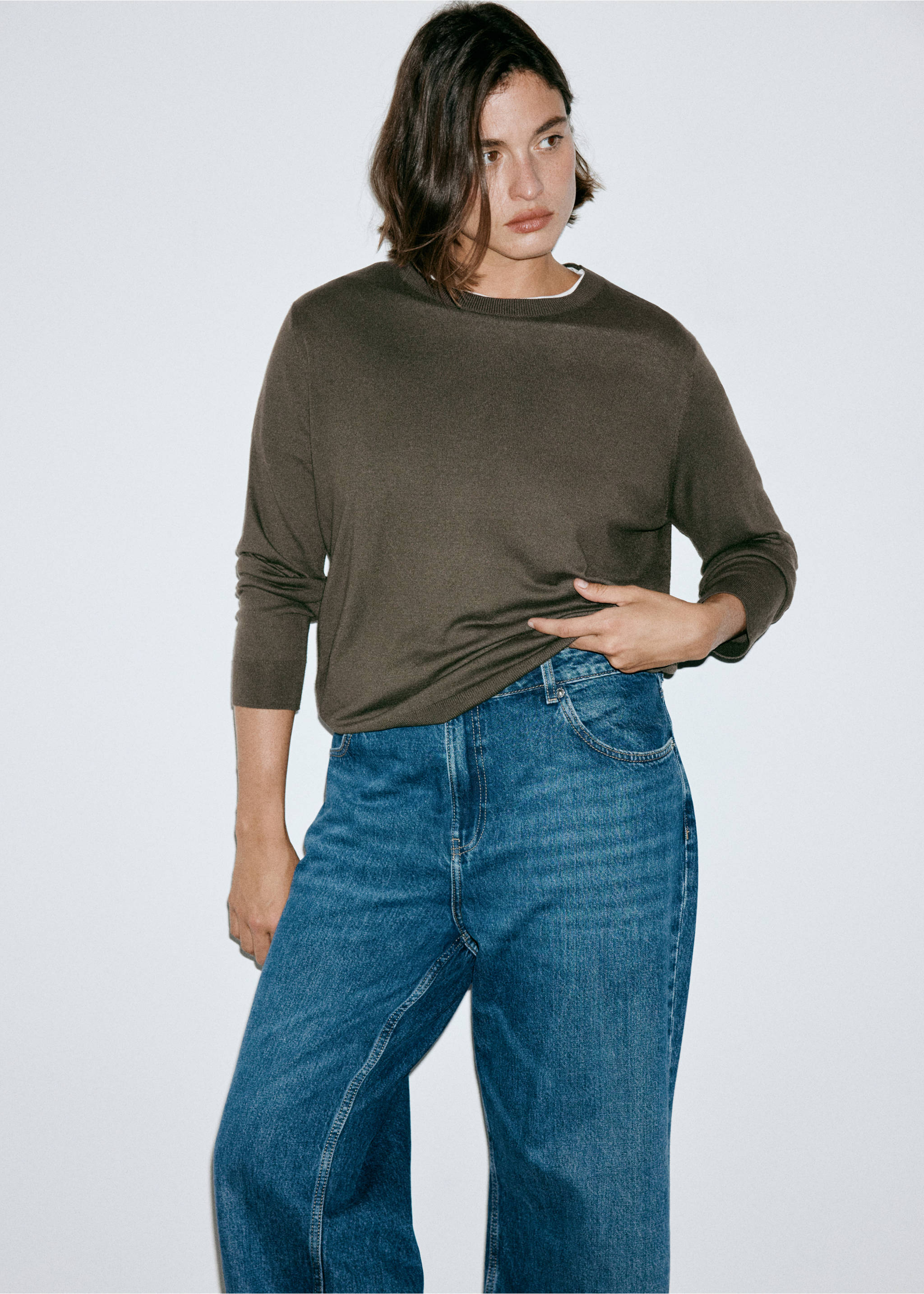 Fine-knit crew-neck sweater - Details of the article 6, Khaki. Ref: 37015841-00.
