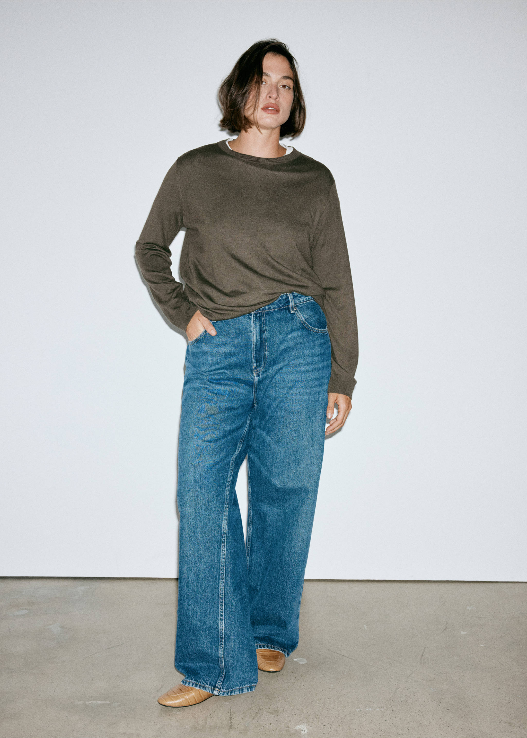Fine-knit crew-neck sweater - Details of the article 5, Khaki. Ref: 37015841-00.