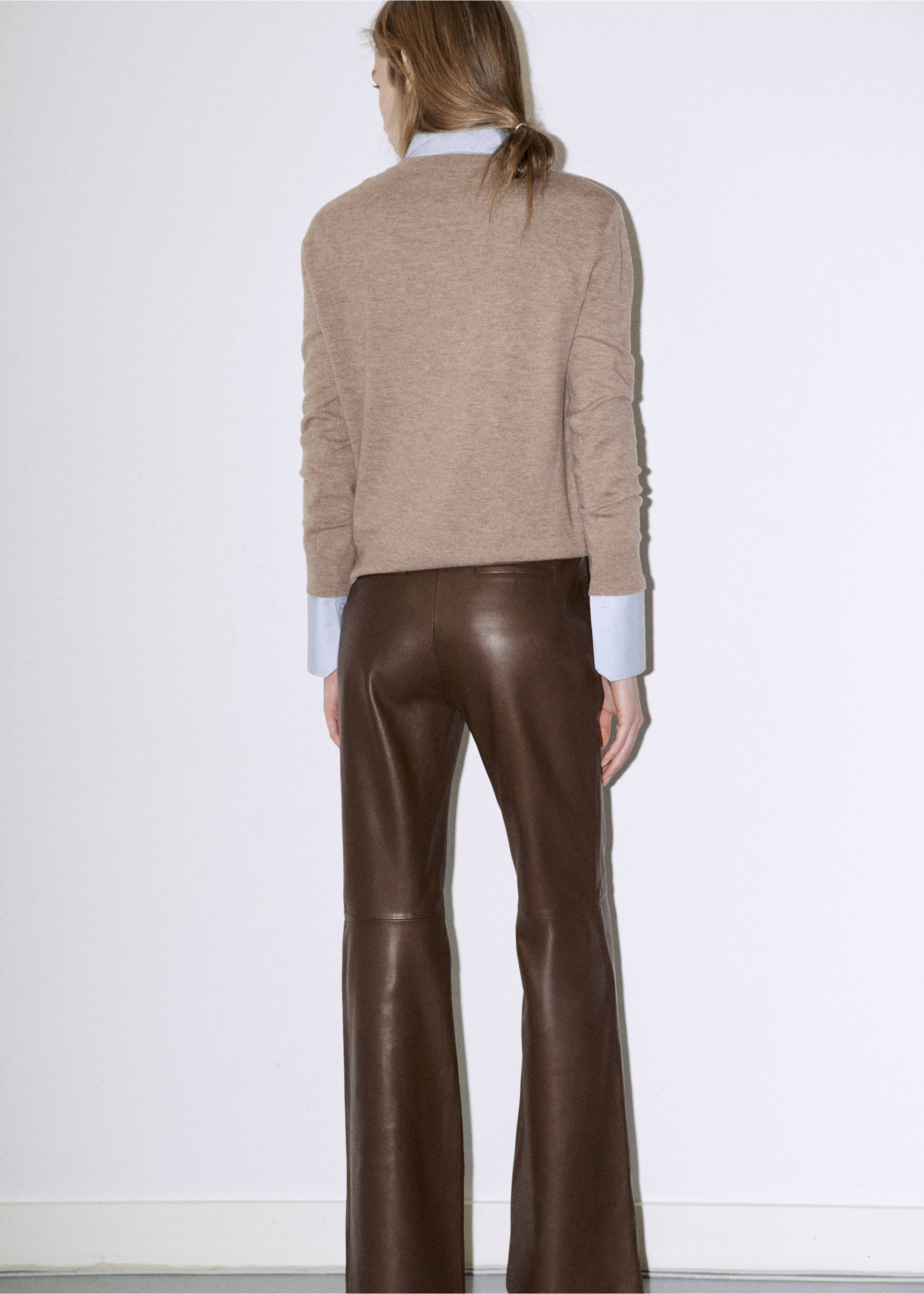 100% wool round-neck sweater - Reverse of the article, Medium Brown. Ref: 37015843-00.
