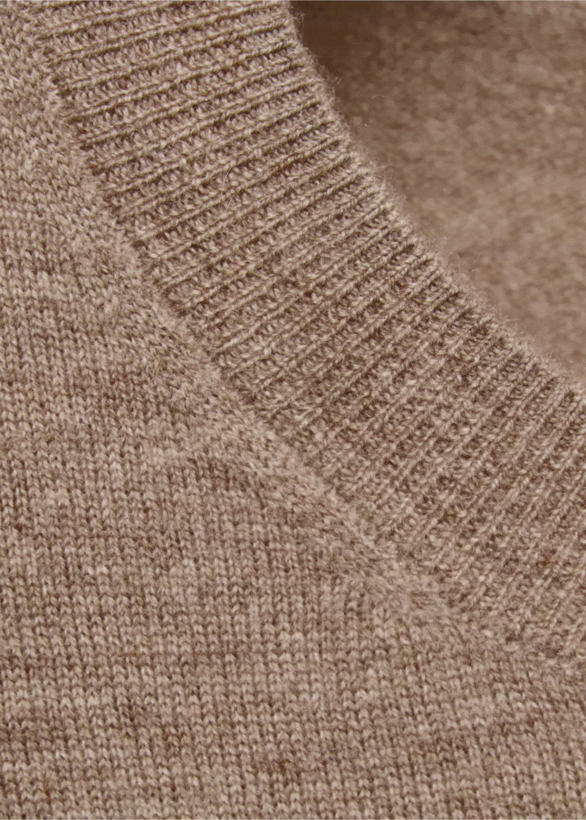 100% wool round-neck sweater - Details of the article 8, Medium Brown. Ref: 37015843-00.