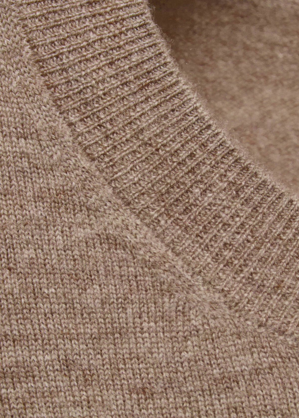 100% wool round-neck sweater — Medium Brown