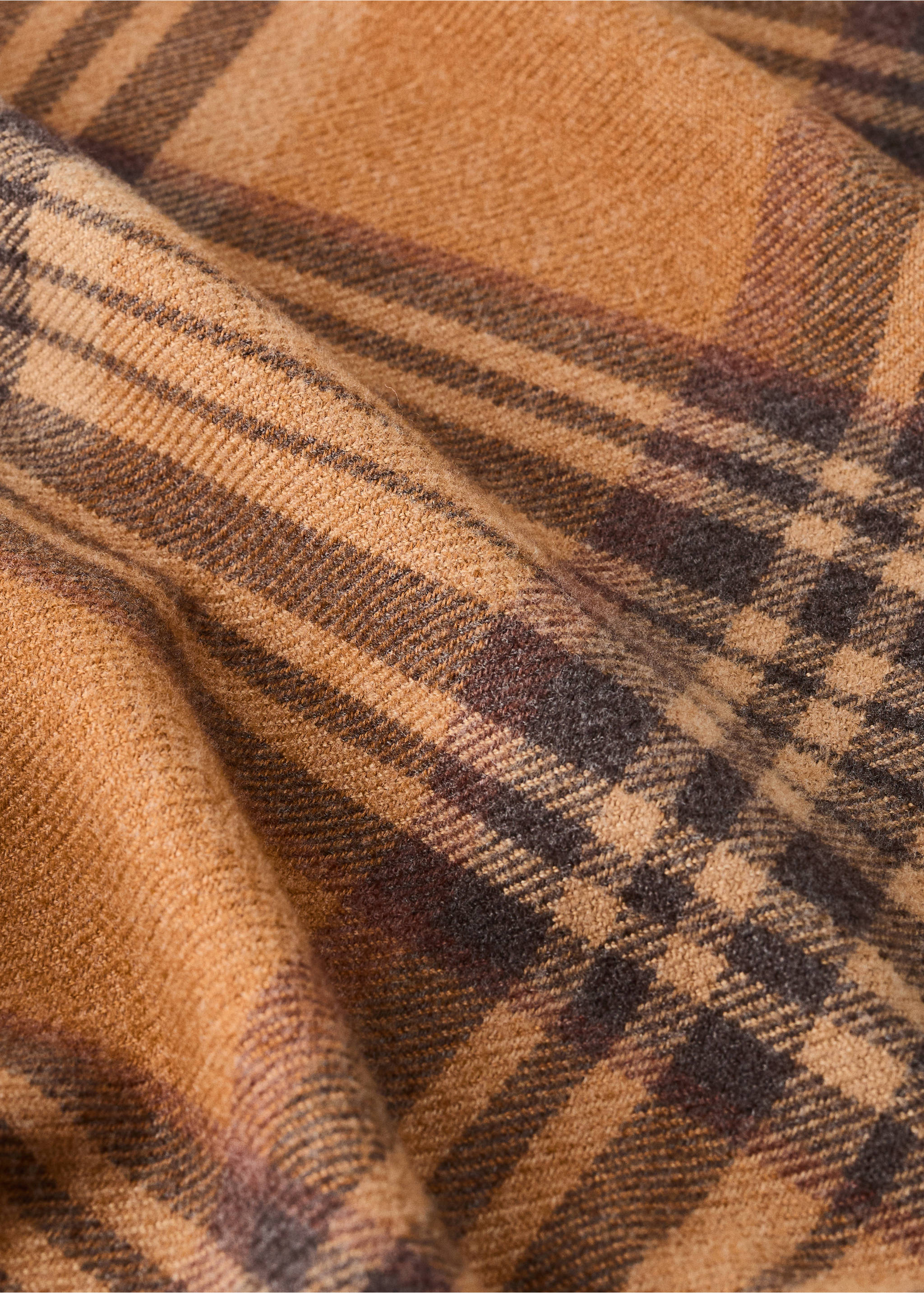 Soft throw with striped design and fringe detail - Details of the article 1, Ochre. Ref: 37015844-00.