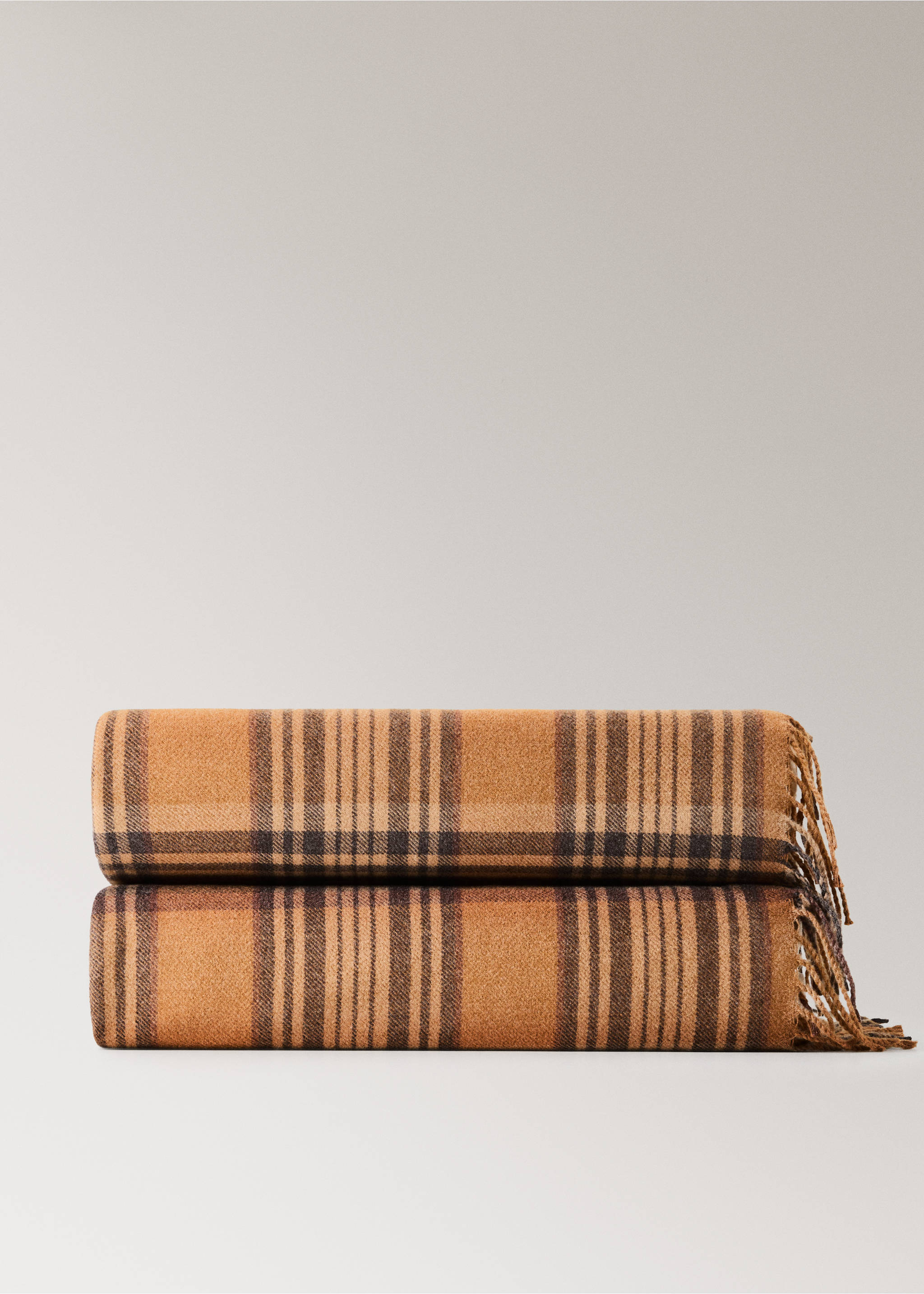 Soft throw with striped design and fringe detail - Article without model, Ochre. Ref: 37015844-00.