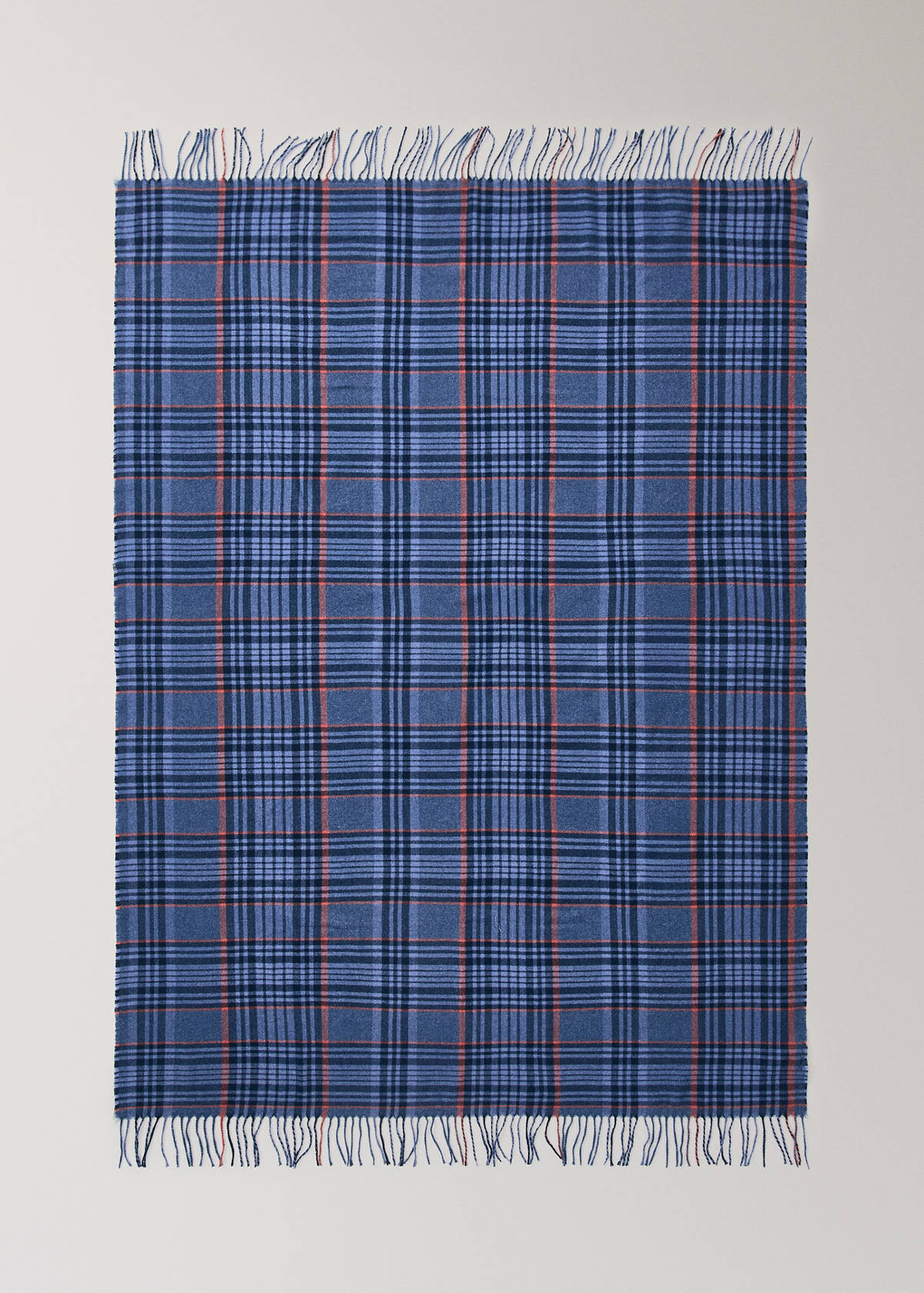 Tartan check throw with fringes — Blue