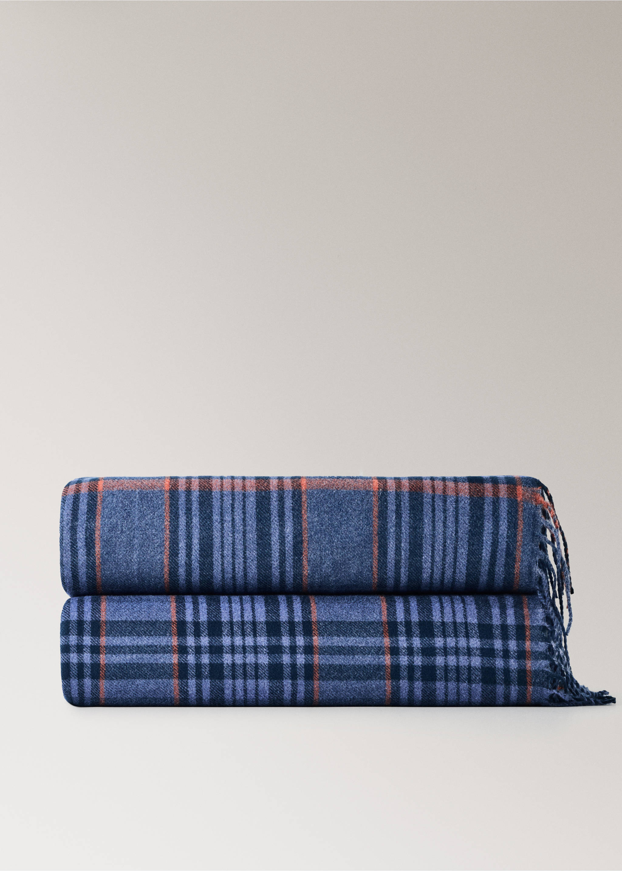 Soft throw with striped design and fringe detail - Article without model, Blue. Ref: 37015844-00.