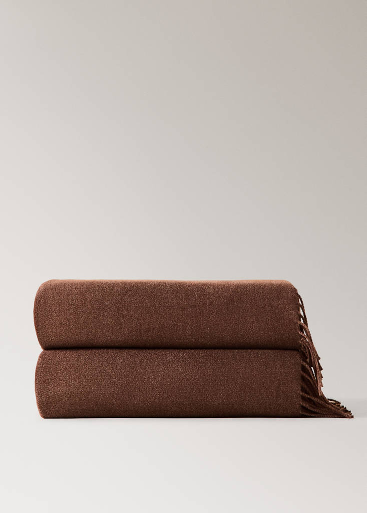 Soft blanket with fringe detail — Ochre